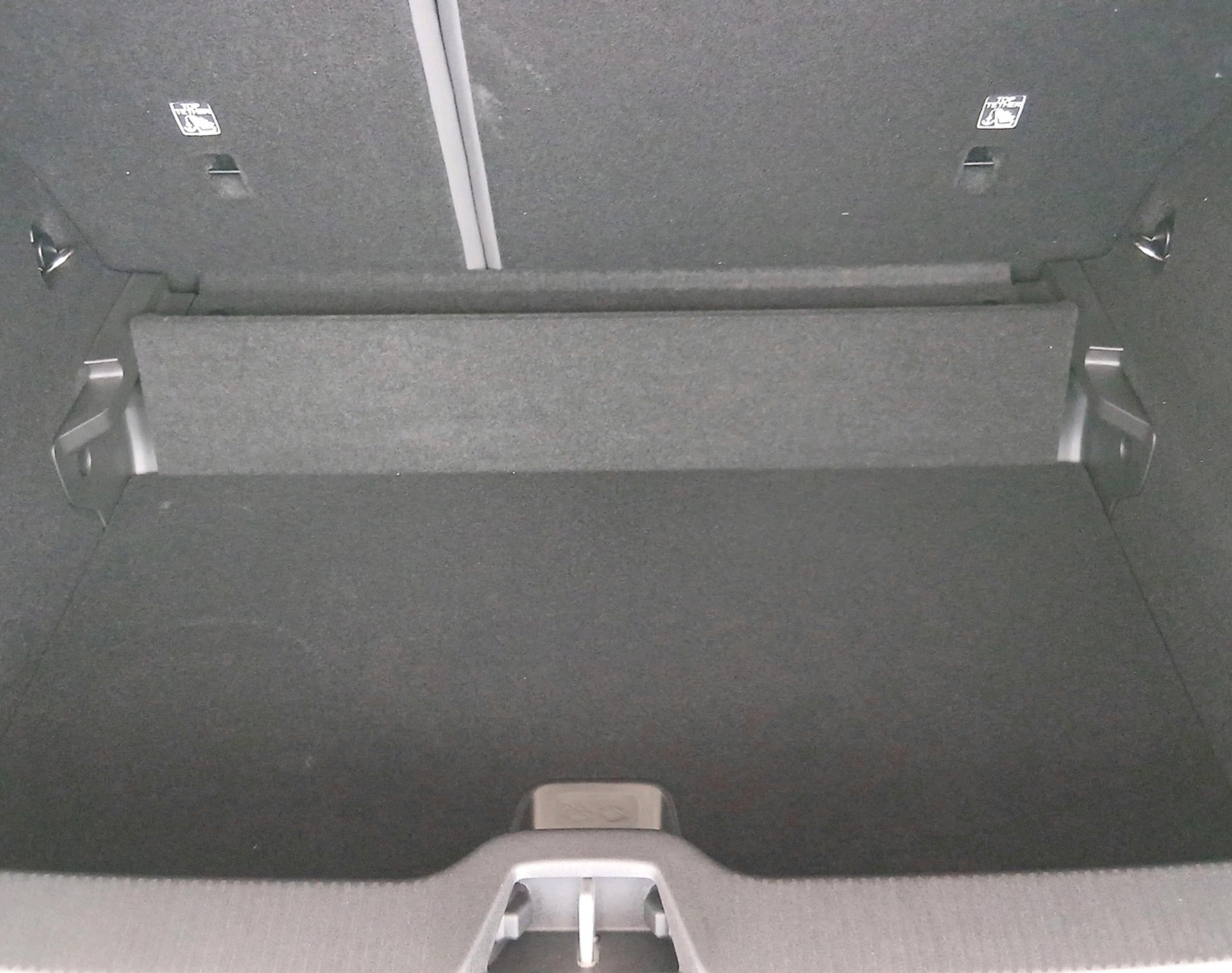 VOLVO EX 30 E60 Plus Swiss Black Edit-image-5