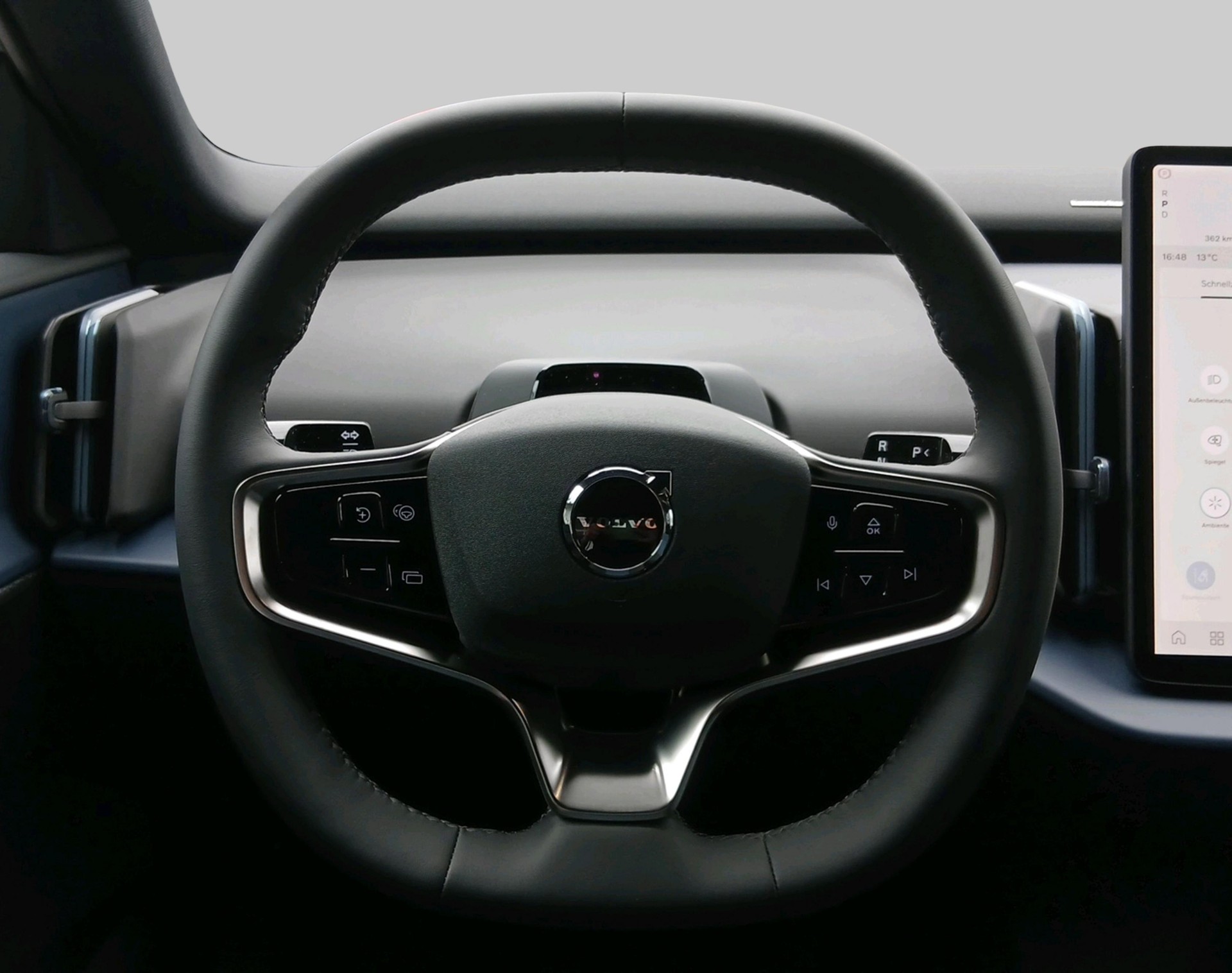 VOLVO EX 30 E60 Plus Swiss Black Edit-image-11