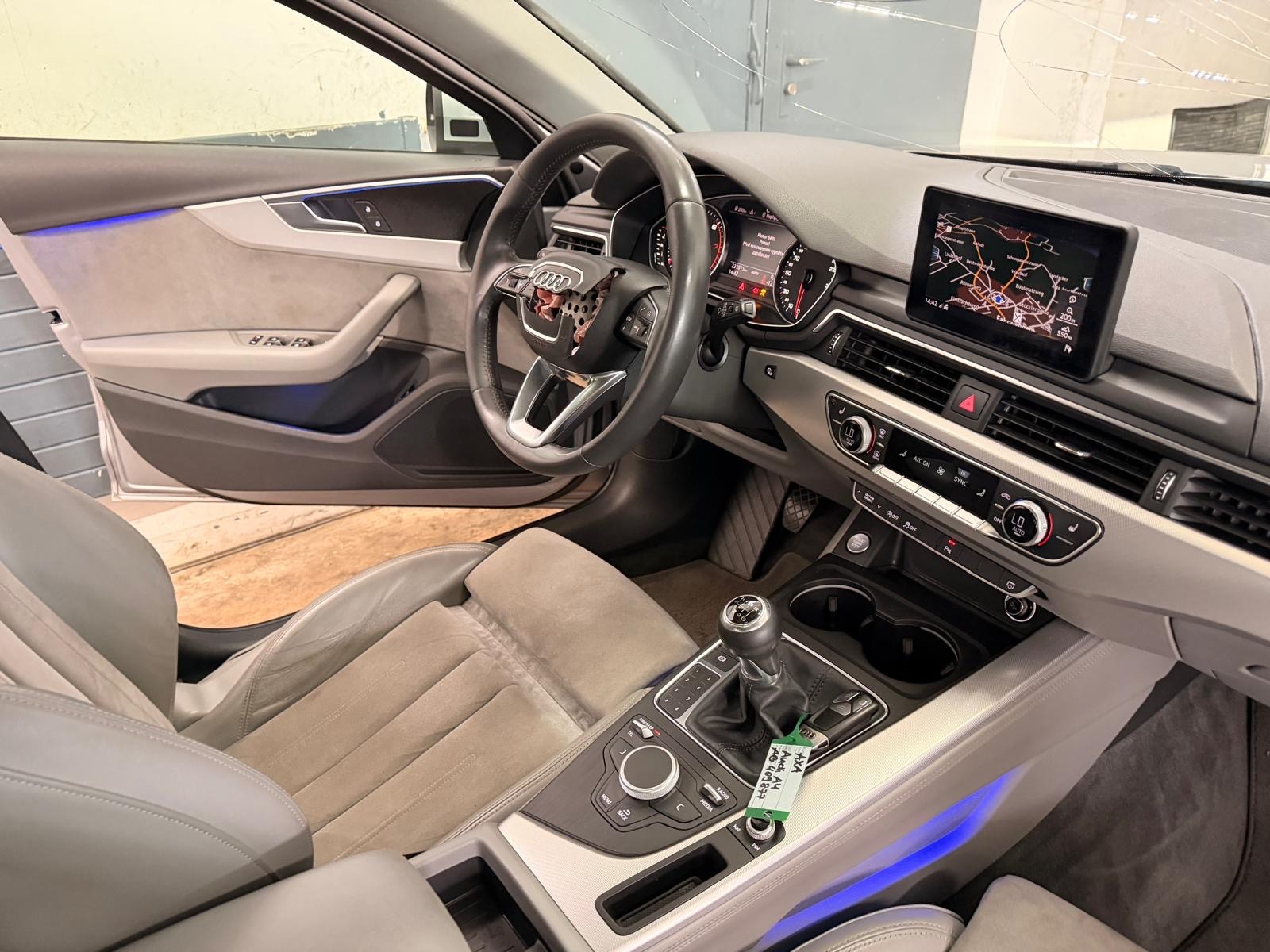 AUDI A4 Limousine 2.0 TFSI Design-image-13