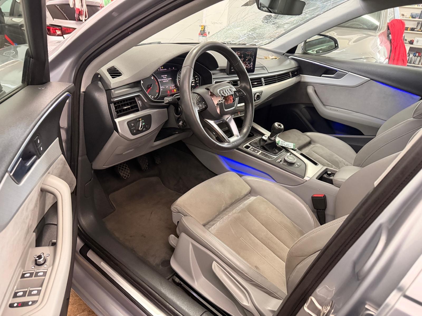 AUDI A4 Limousine 2.0 TFSI Design-image-9