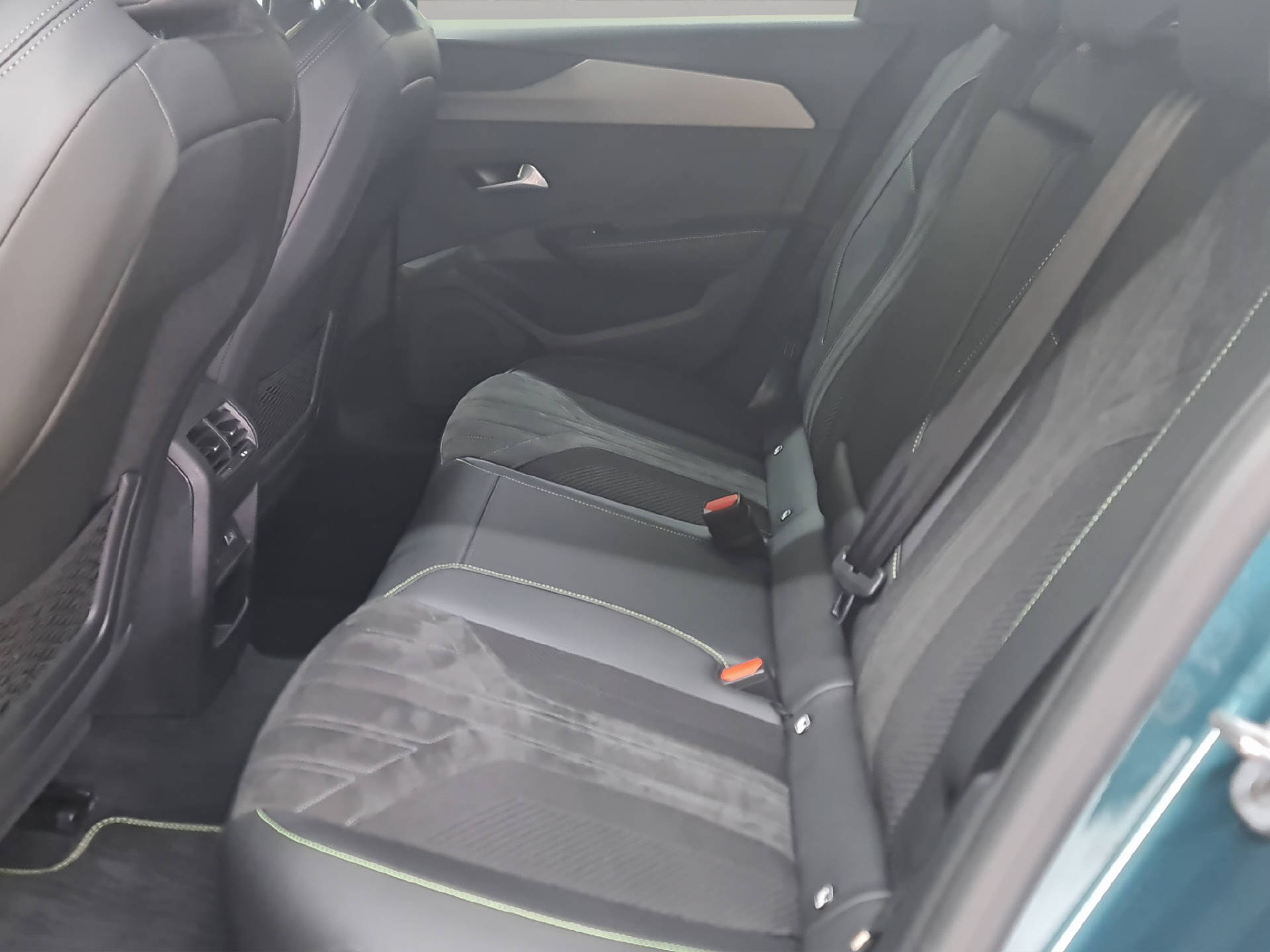 PEUGEOT 308 SW 1.6 PHEV 180 GT-image-8