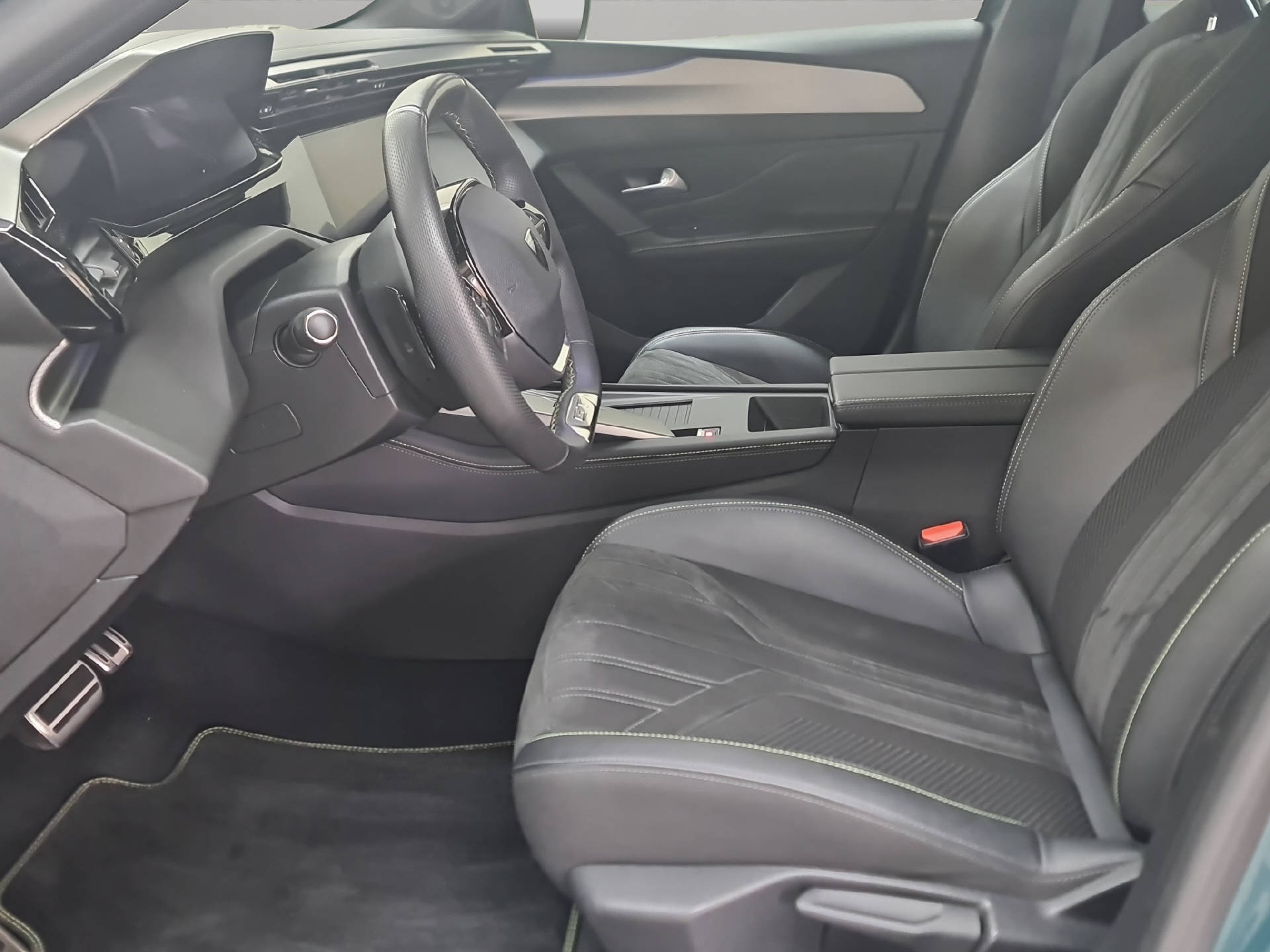 PEUGEOT 308 SW 1.6 PHEV 180 GT-image-5