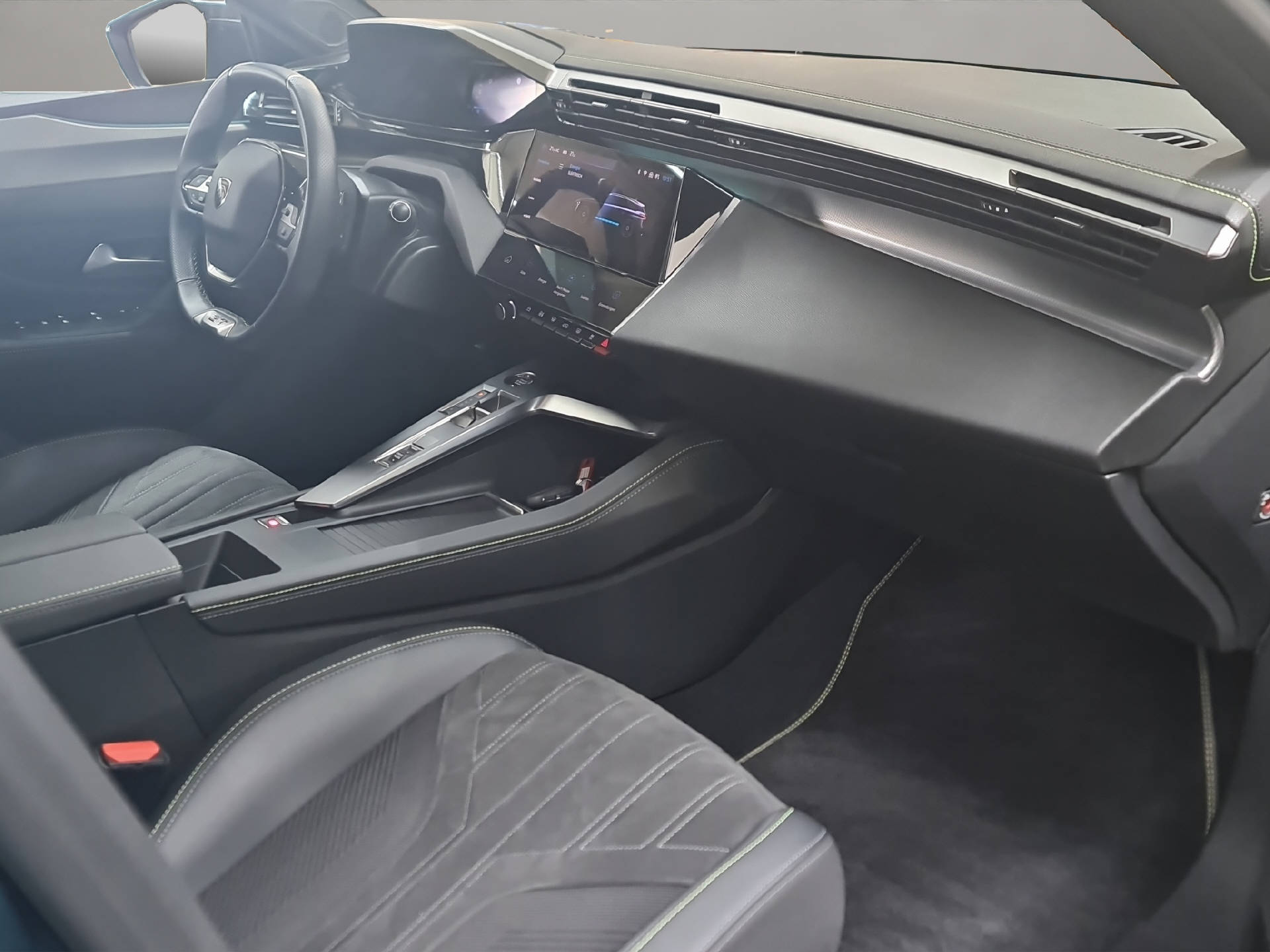 PEUGEOT 308 SW 1.6 PHEV 180 GT-image-9