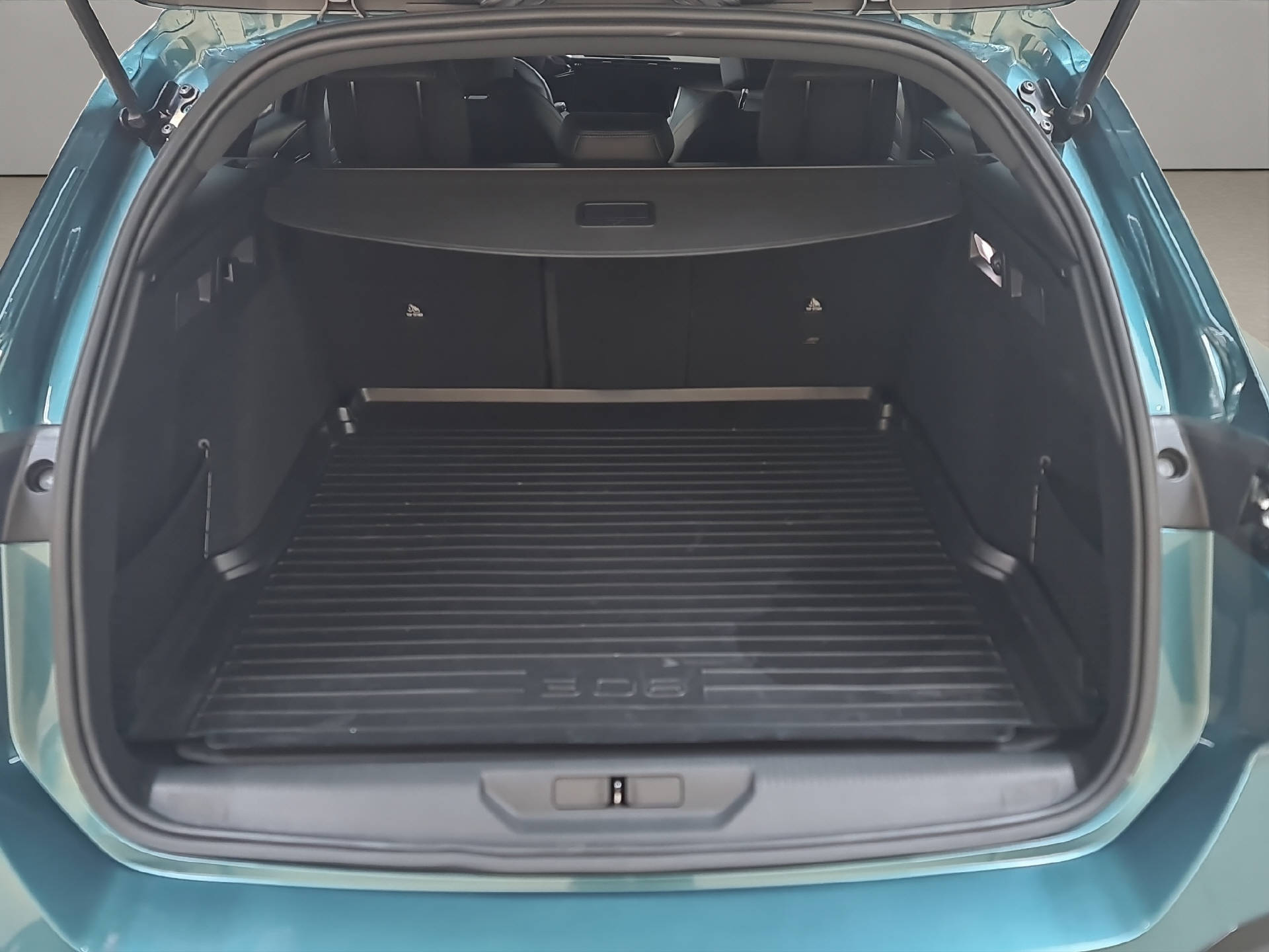 PEUGEOT 308 SW 1.6 PHEV 180 GT-image-10