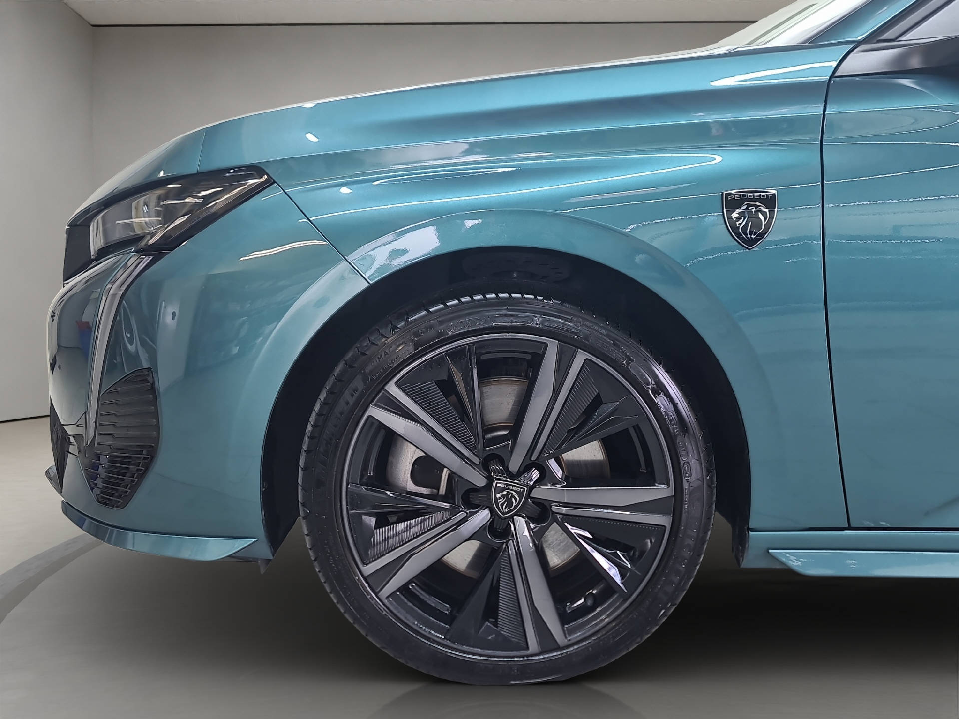 PEUGEOT 308 SW 1.6 PHEV 180 GT-image-11