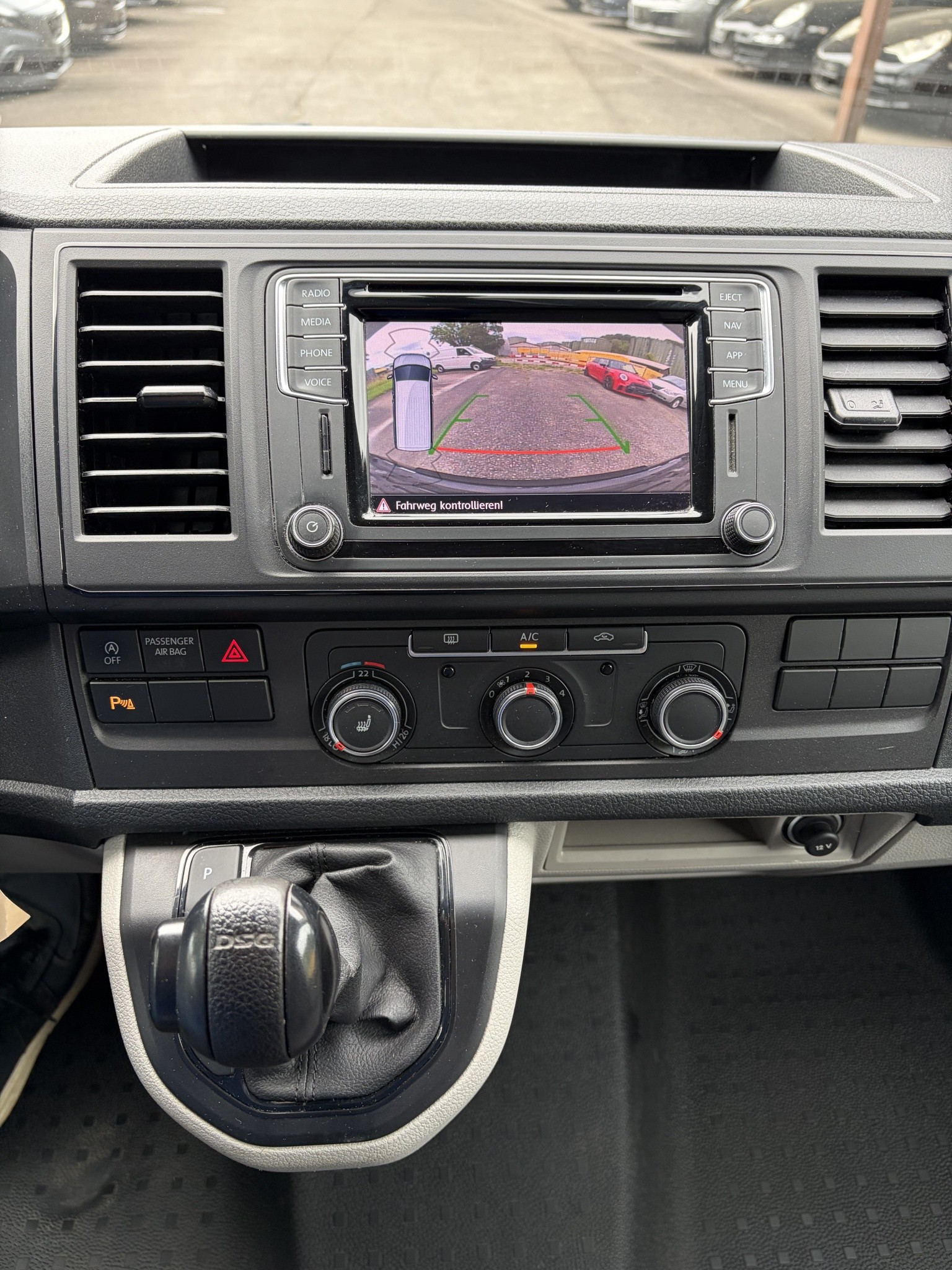 VW T6 2.0 TDI DSG-image-11