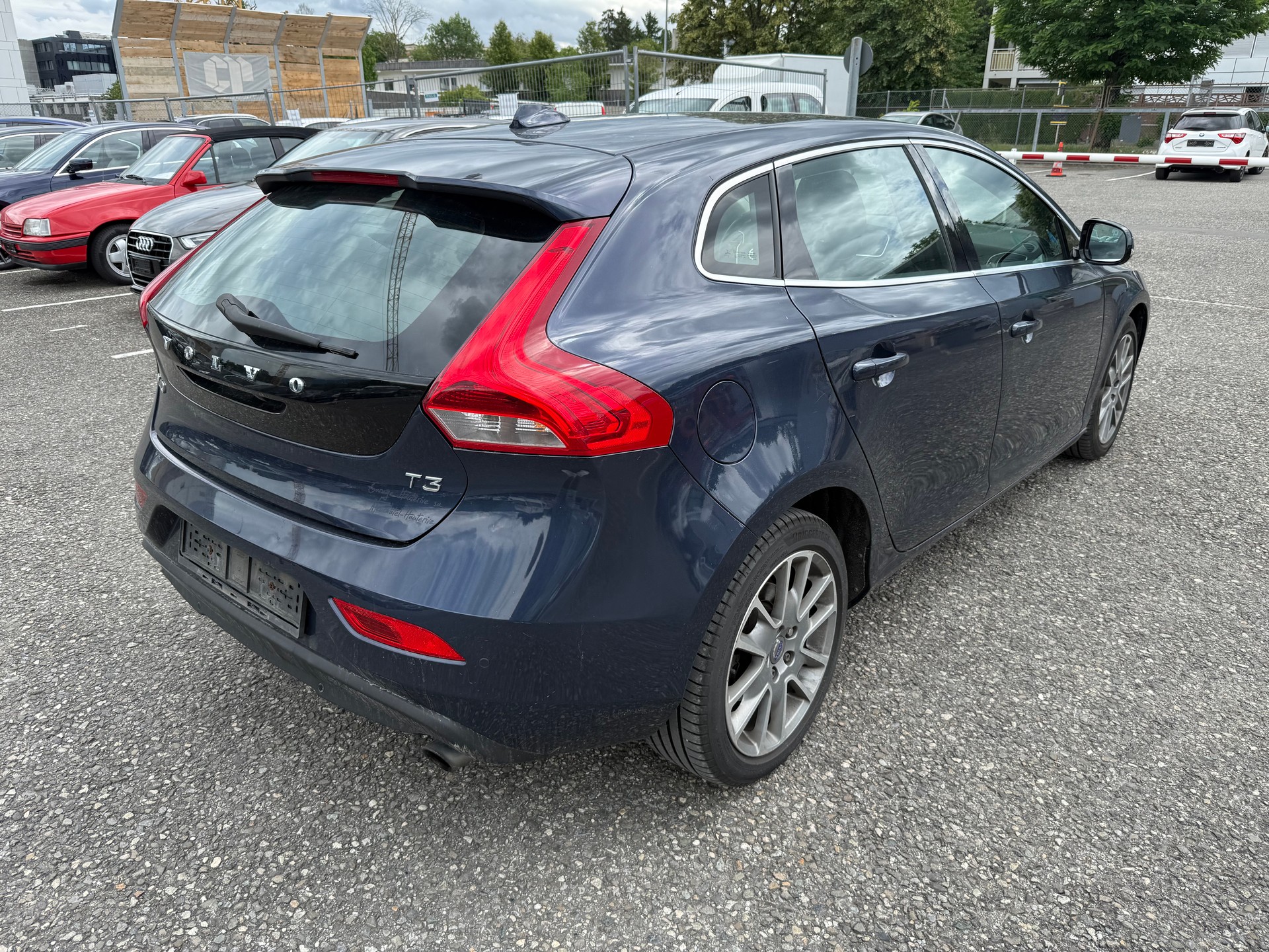VOLVO V40 T3 Kinetic-image-2