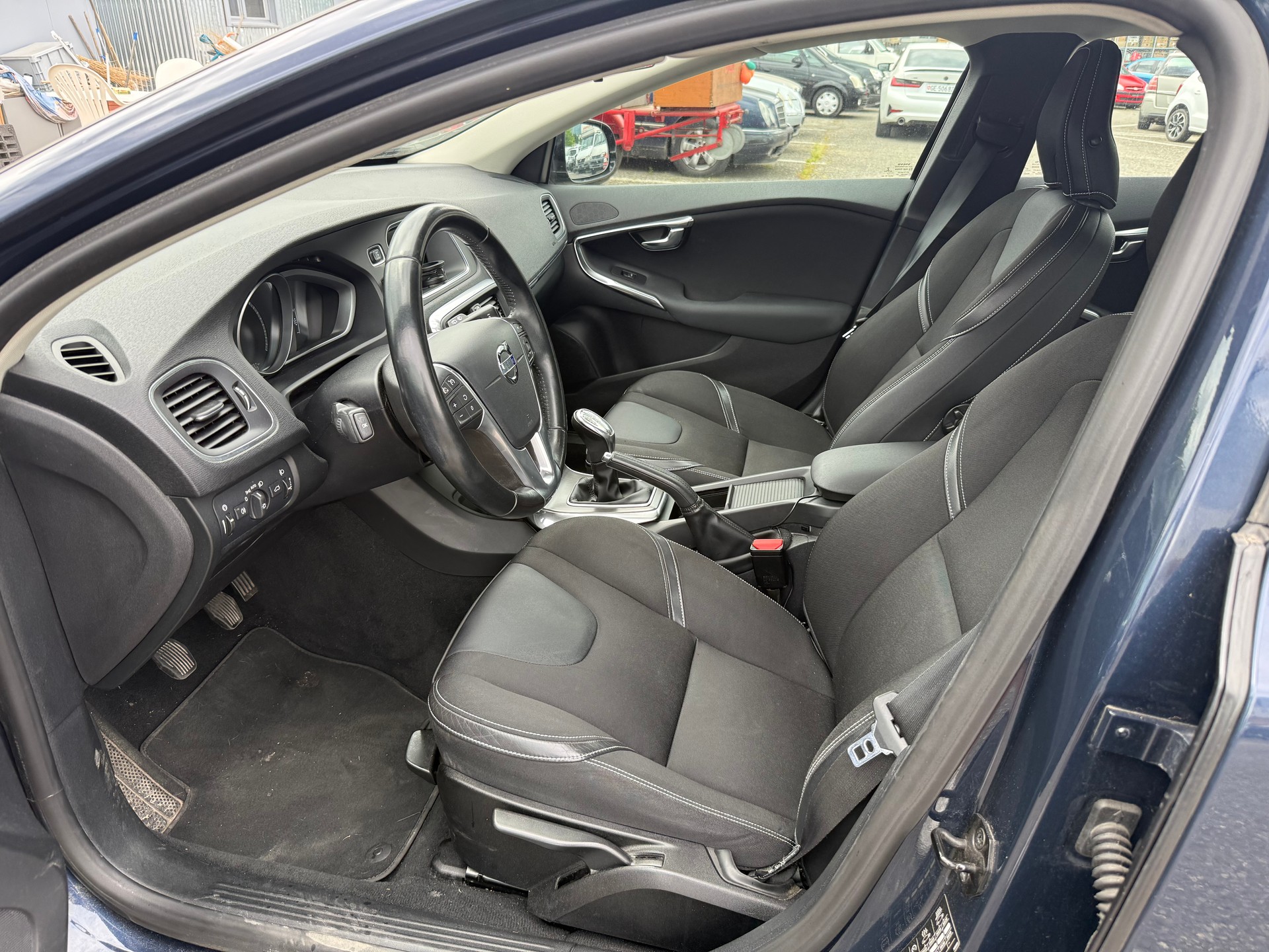 VOLVO V40 T3 Kinetic-image-6