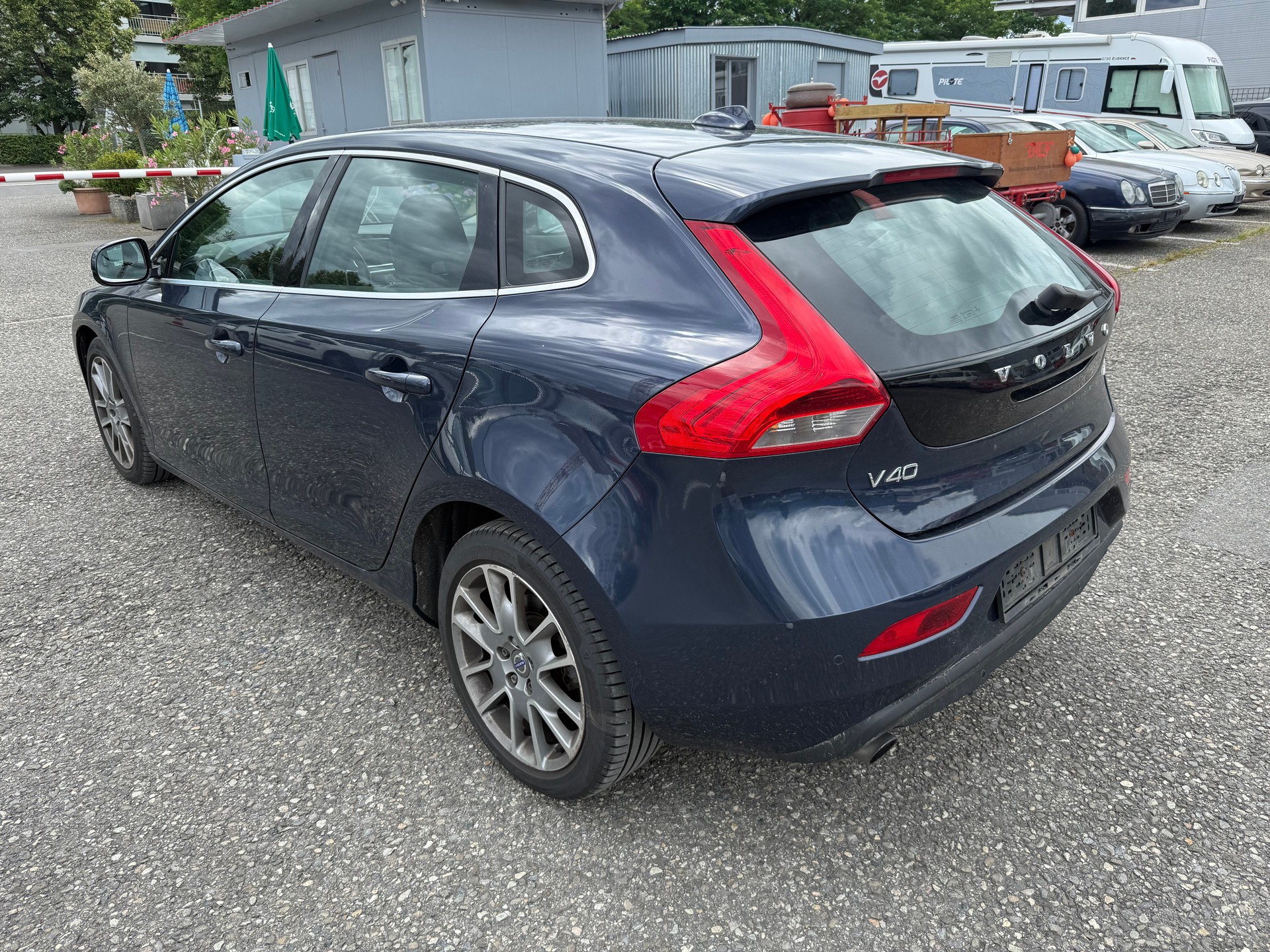 VOLVO V40 T3 Kinetic-image-3