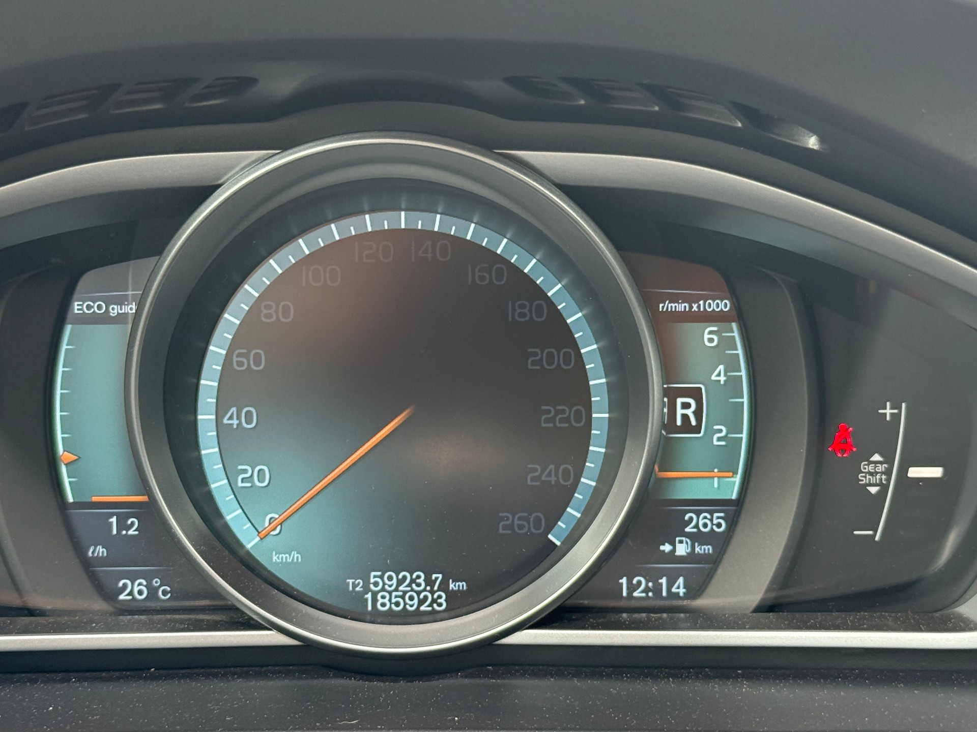 VOLVO V40 T3 Kinetic-image-9