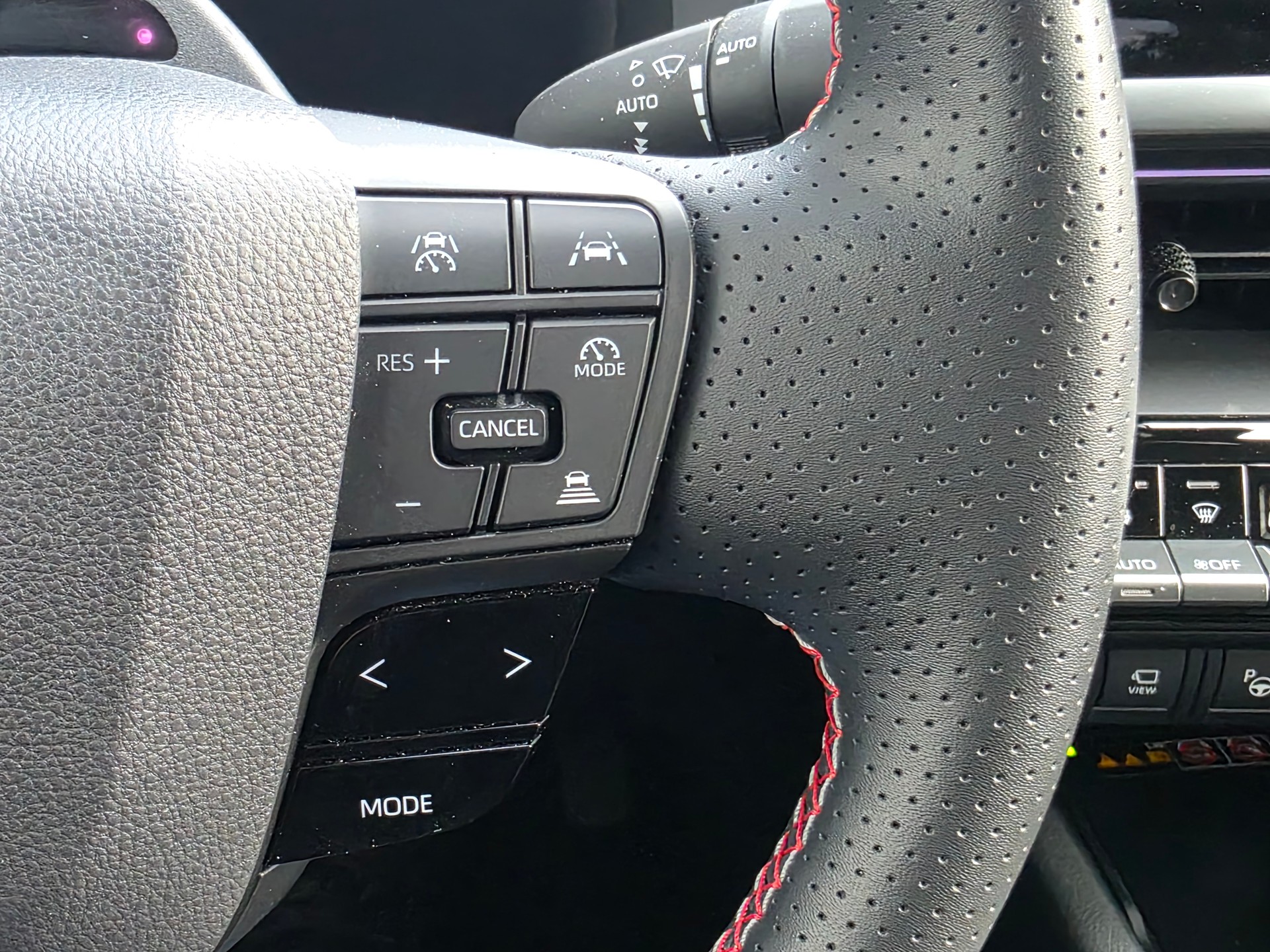 TOYOTA C-HR 2.0 PHEV CVT GR Sport Premire-image-15
