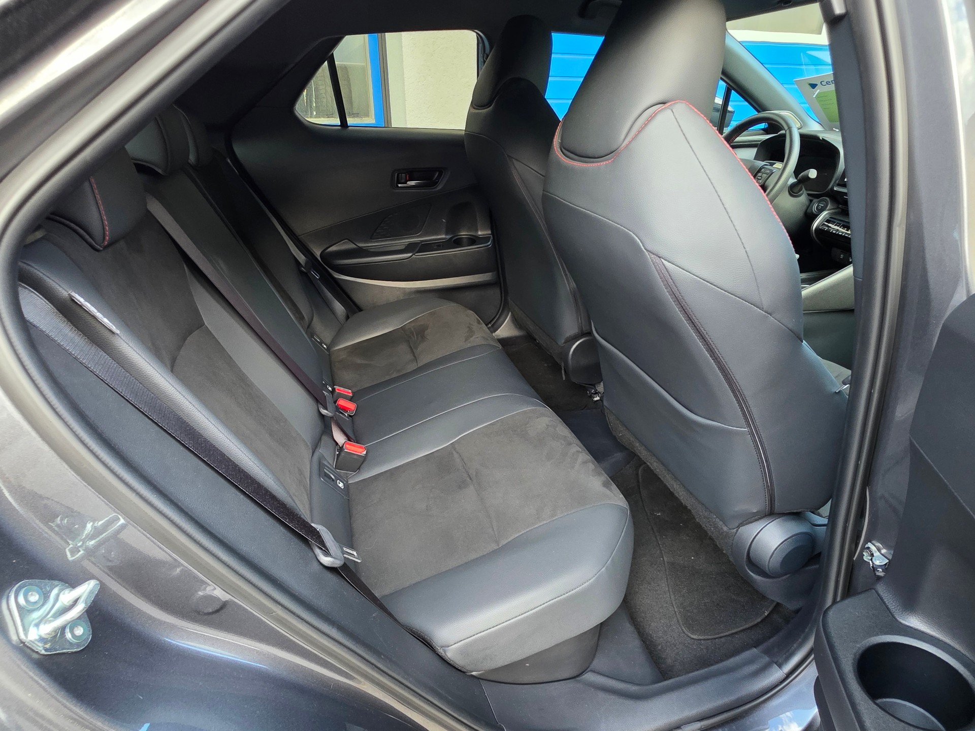TOYOTA C-HR 2.0 PHEV CVT GR Sport Premire-image-18