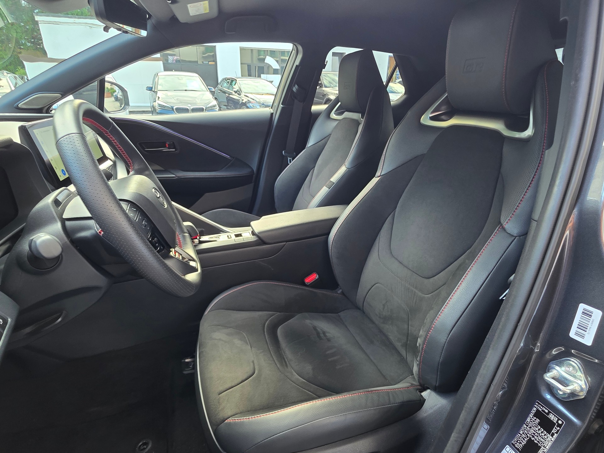 TOYOTA C-HR 2.0 PHEV CVT GR Sport Premire-image-12
