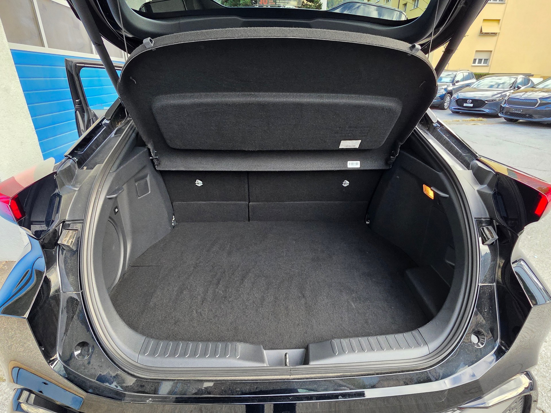 TOYOTA C-HR 2.0 PHEV CVT GR Sport Premire-image-17