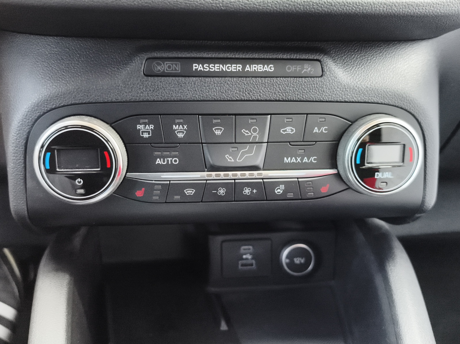 FORD Kuga 2.0 EcoBlue Cool & Connect AWD-image-16