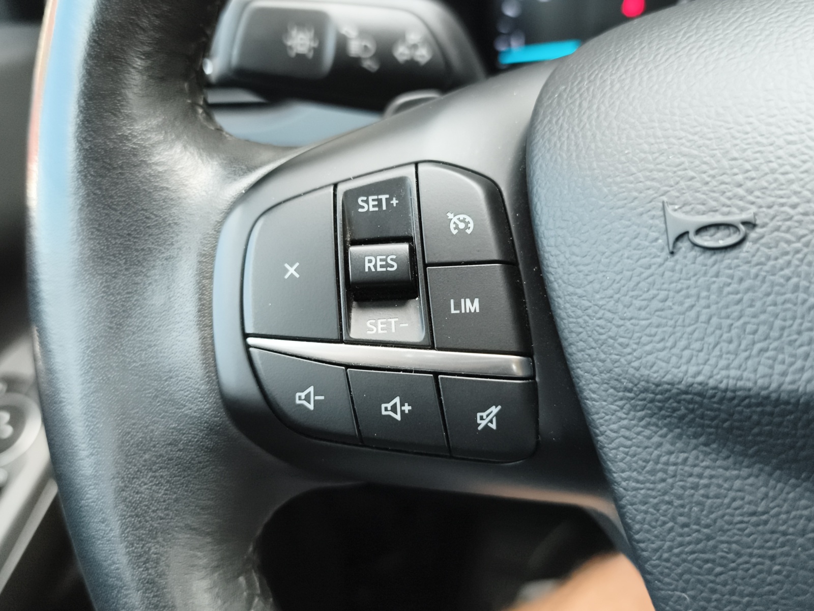 FORD Kuga 2.0 EcoBlue Cool & Connect AWD-image-17