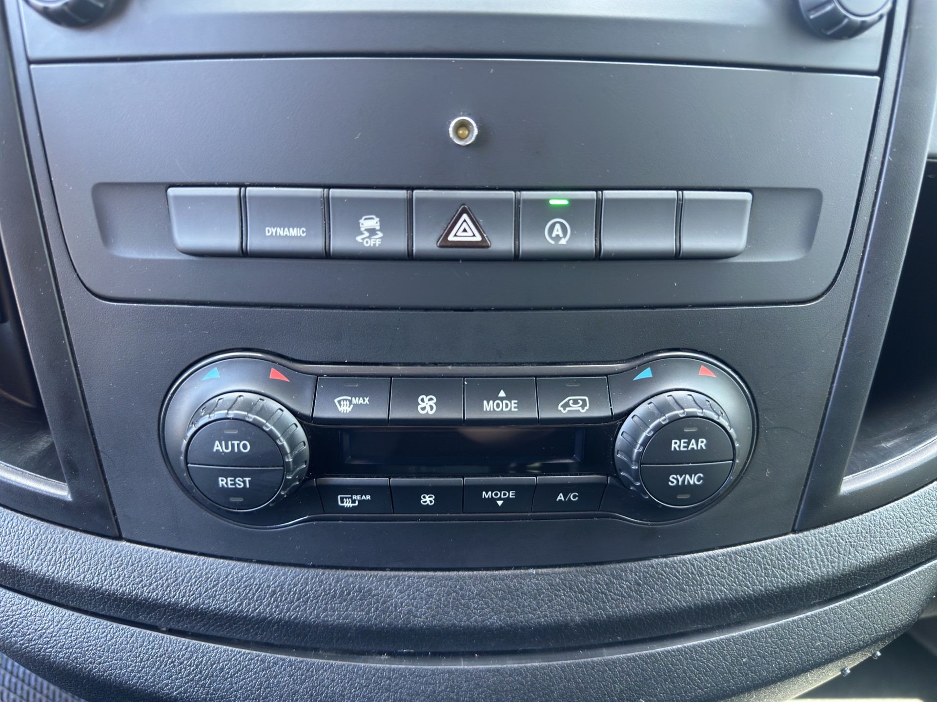 MERCEDES-BENZ Vito 119 CDI Lang Pro Tourer 4Matic9G-Tronic-image-29