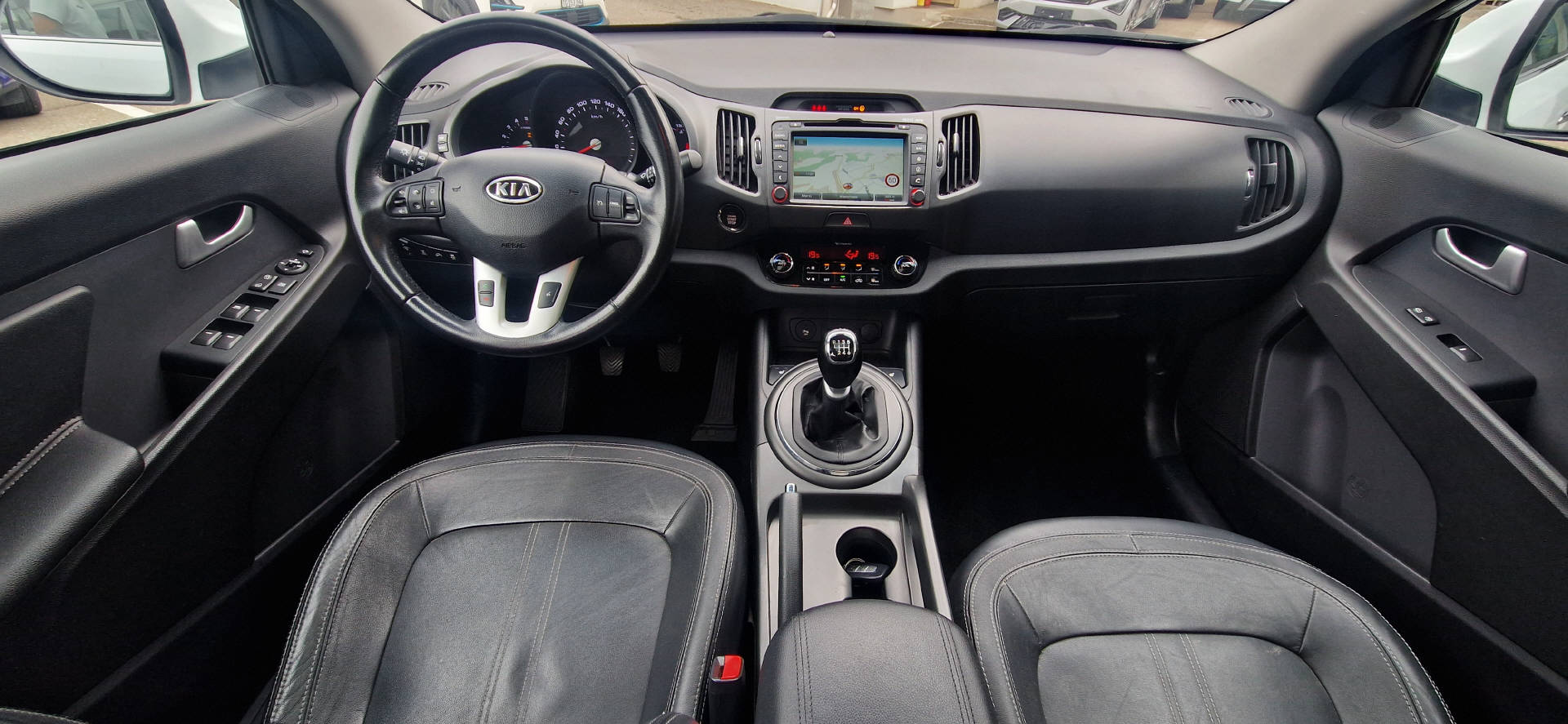 KIA Sportage 2.0 CRDi Style-image-5