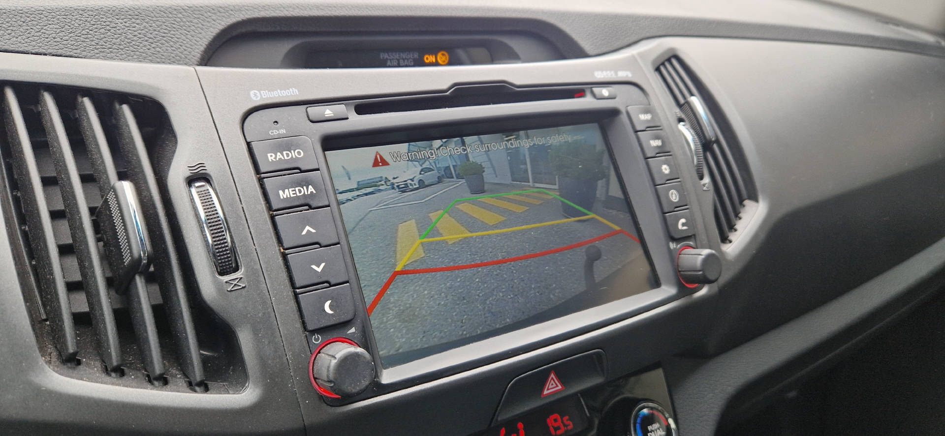 KIA Sportage 2.0 CRDi Style-image-8