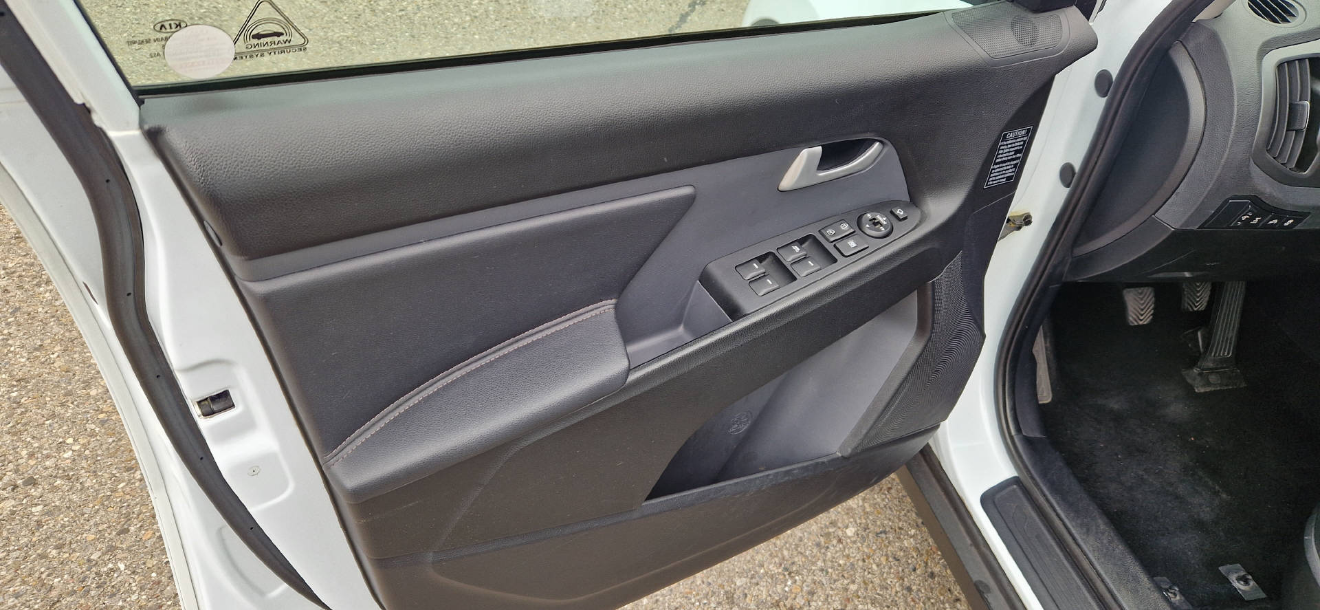 KIA Sportage 2.0 CRDi Style-image-2