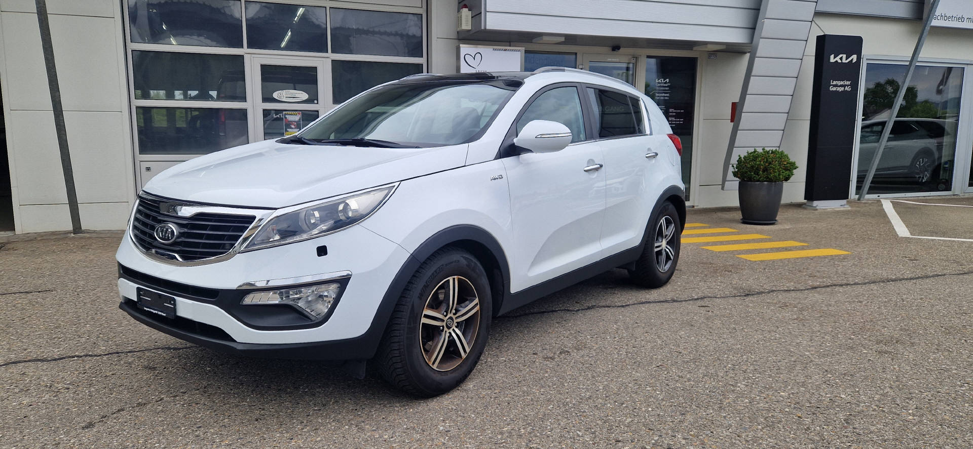 KIA Sportage 2.0 CRDi Style-image-1
