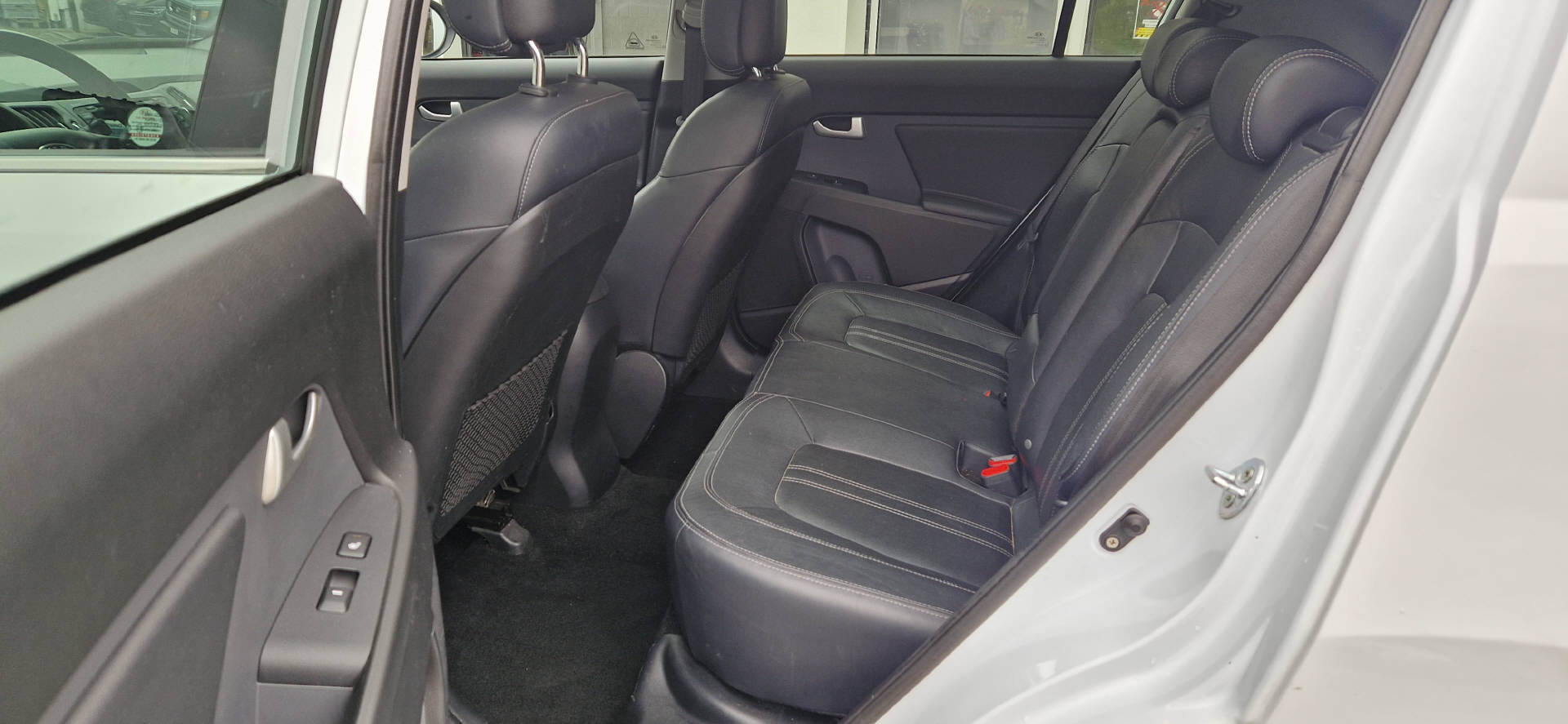 KIA Sportage 2.0 CRDi Style-image-15