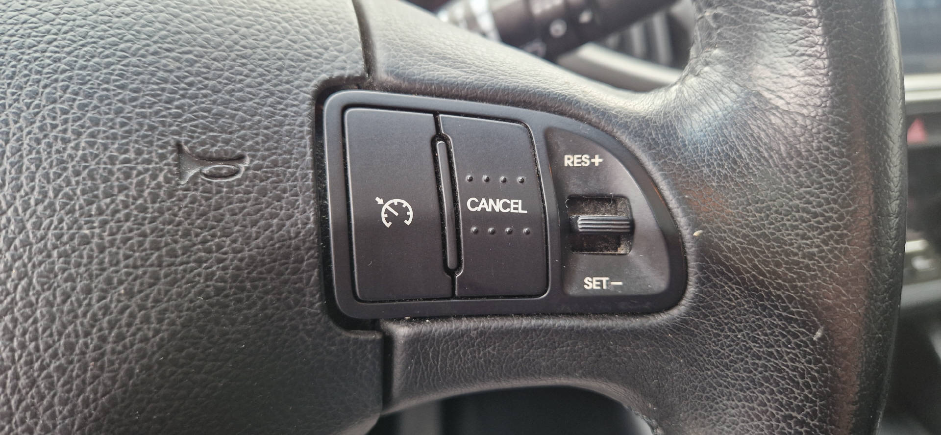 KIA Sportage 2.0 CRDi Style-image-12
