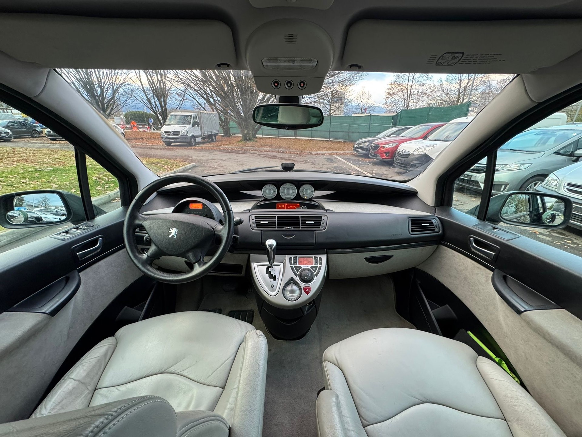 PEUGEOT 807 2.2 16V HDi Black & Silver Tiptronic - Export-image-7