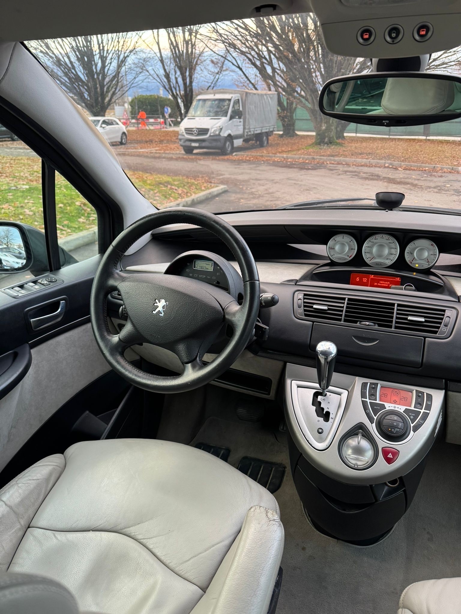 PEUGEOT 807 2.2 16V HDi Black & Silver Tiptronic - Export-image-8