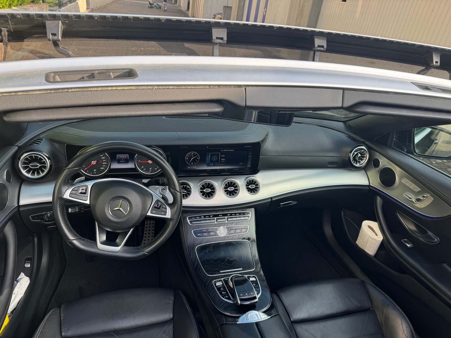 MERCEDES-BENZ E 220-image-5