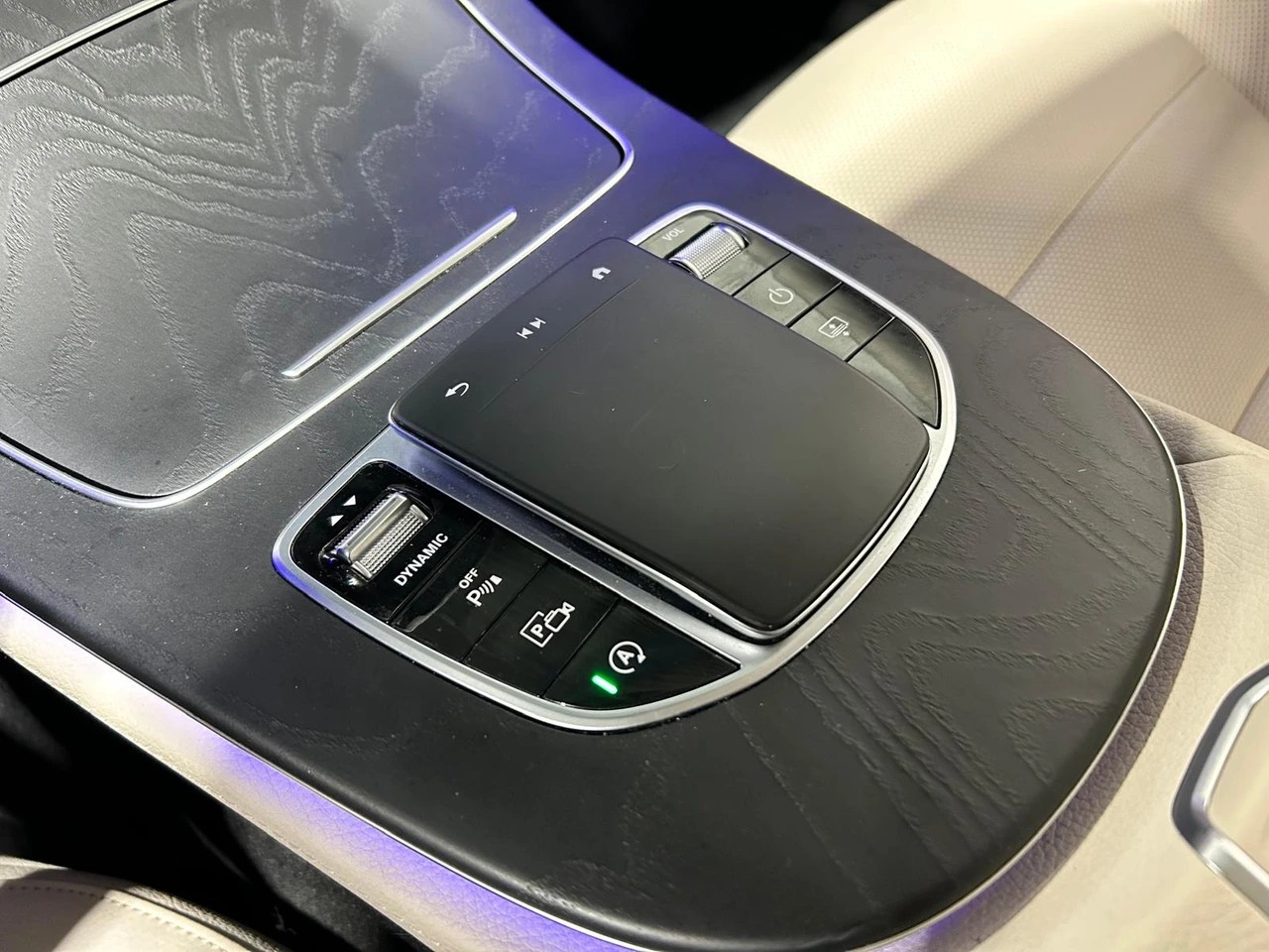 MERCEDES-BENZ E 200 Avantgarde 4matic-image-17