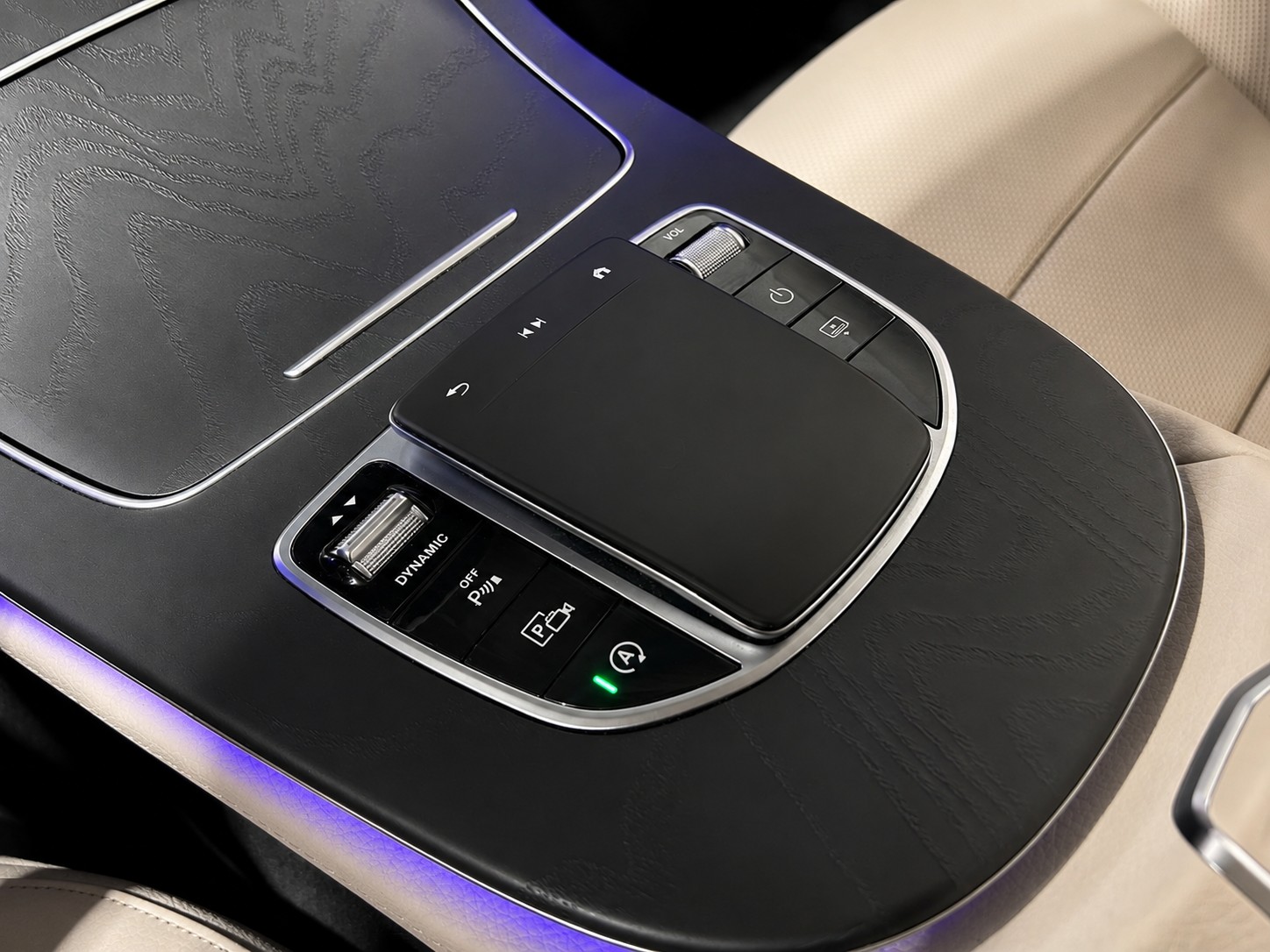 MERCEDES-BENZ E 200 Avantgarde 4matic-image-15