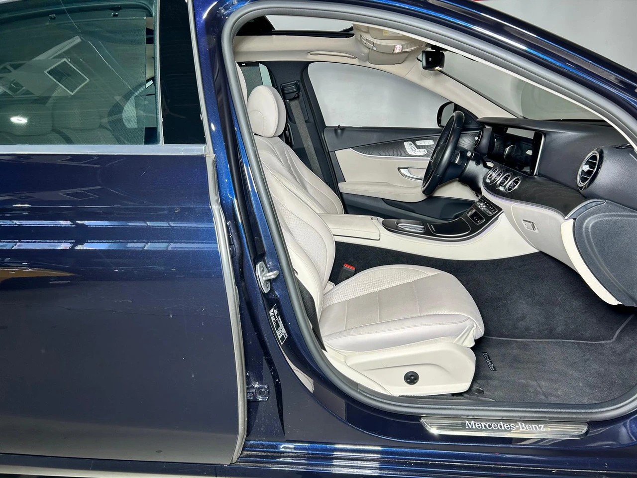 MERCEDES-BENZ E 200 Avantgarde 4matic-image-12