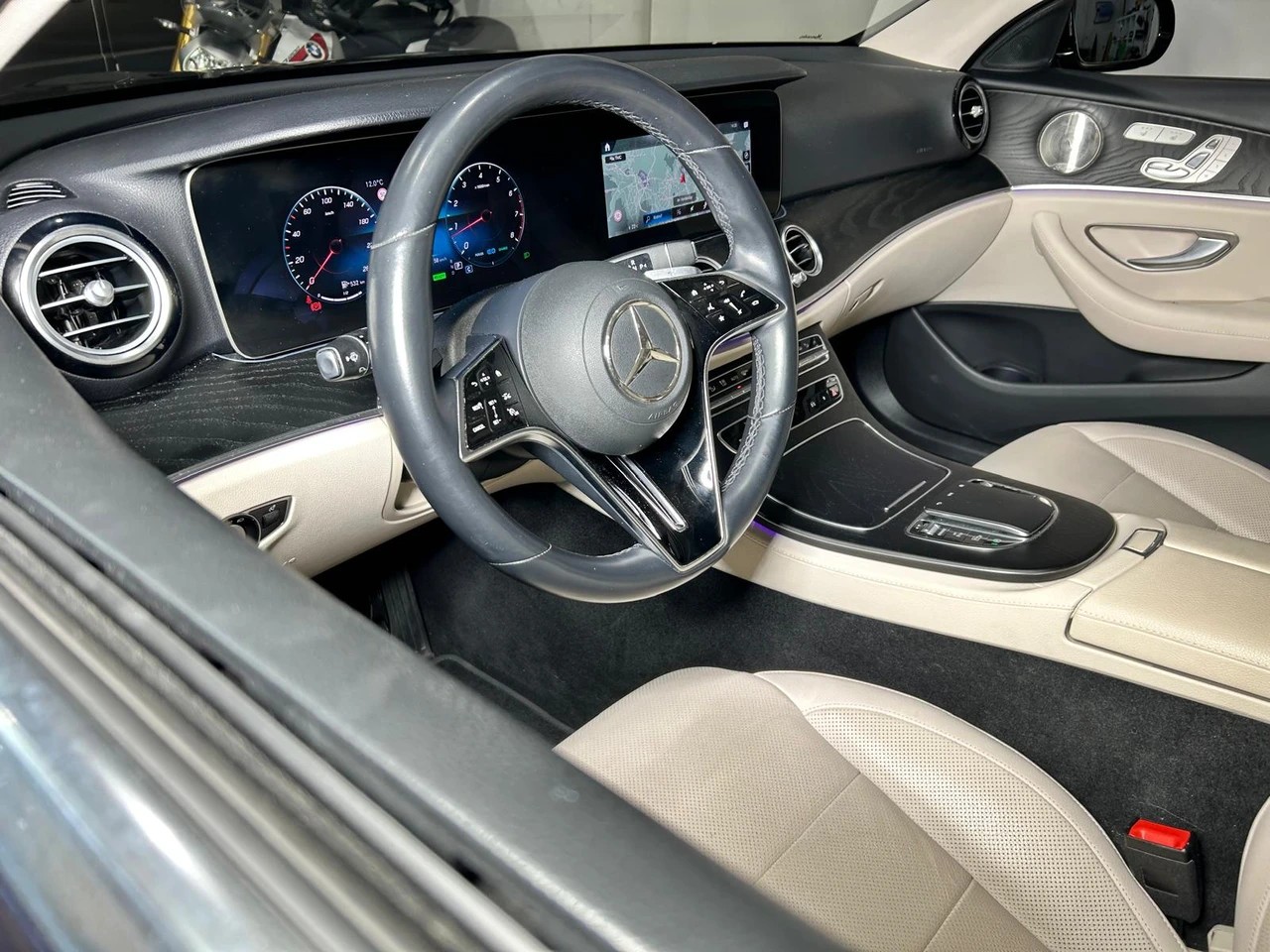 MERCEDES-BENZ E 200 Avantgarde 4matic-image-6