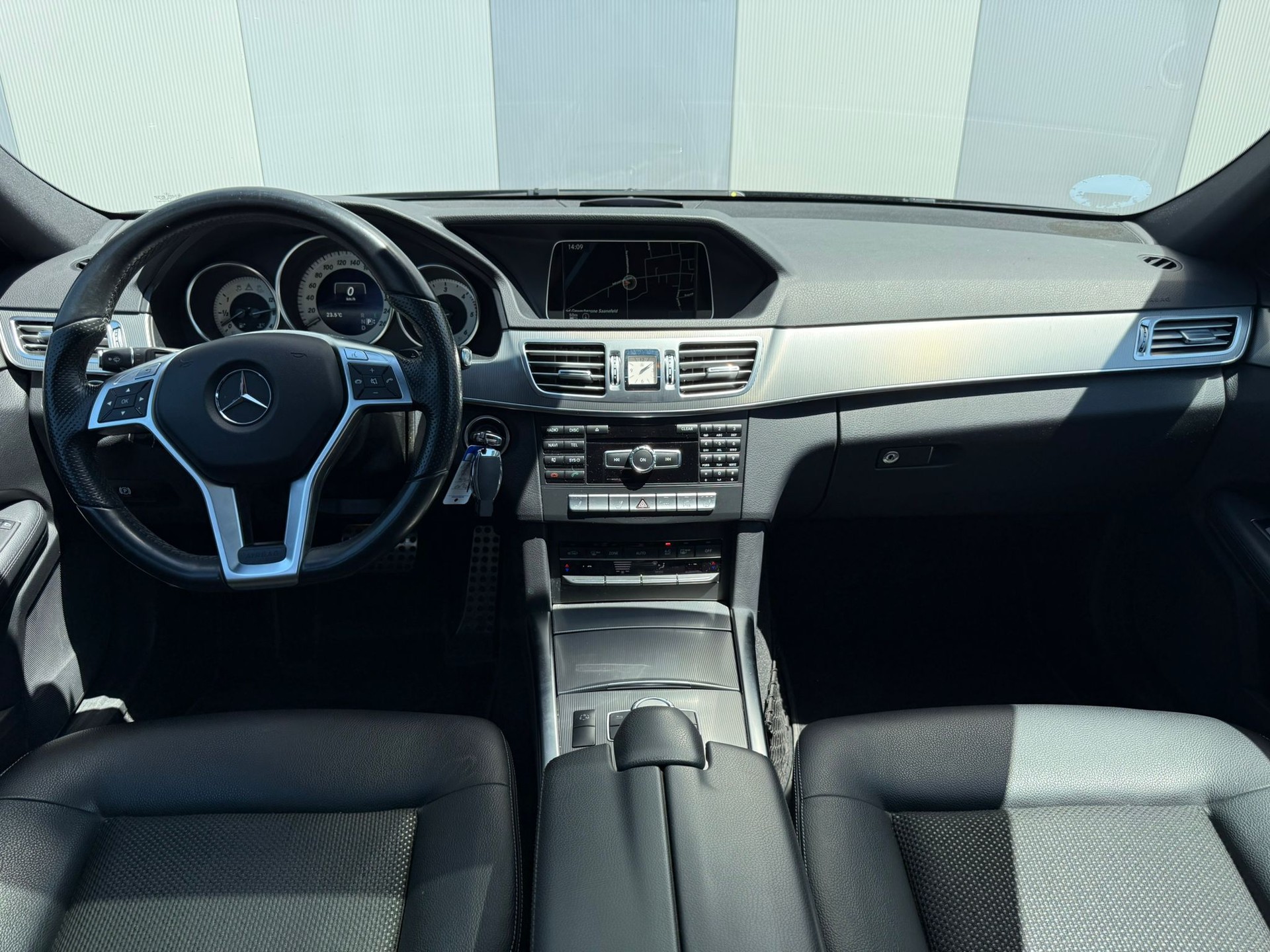 MERCEDES-BENZ E 250 CDI Avantgarde 4Matic 7G-Tronic-image-10