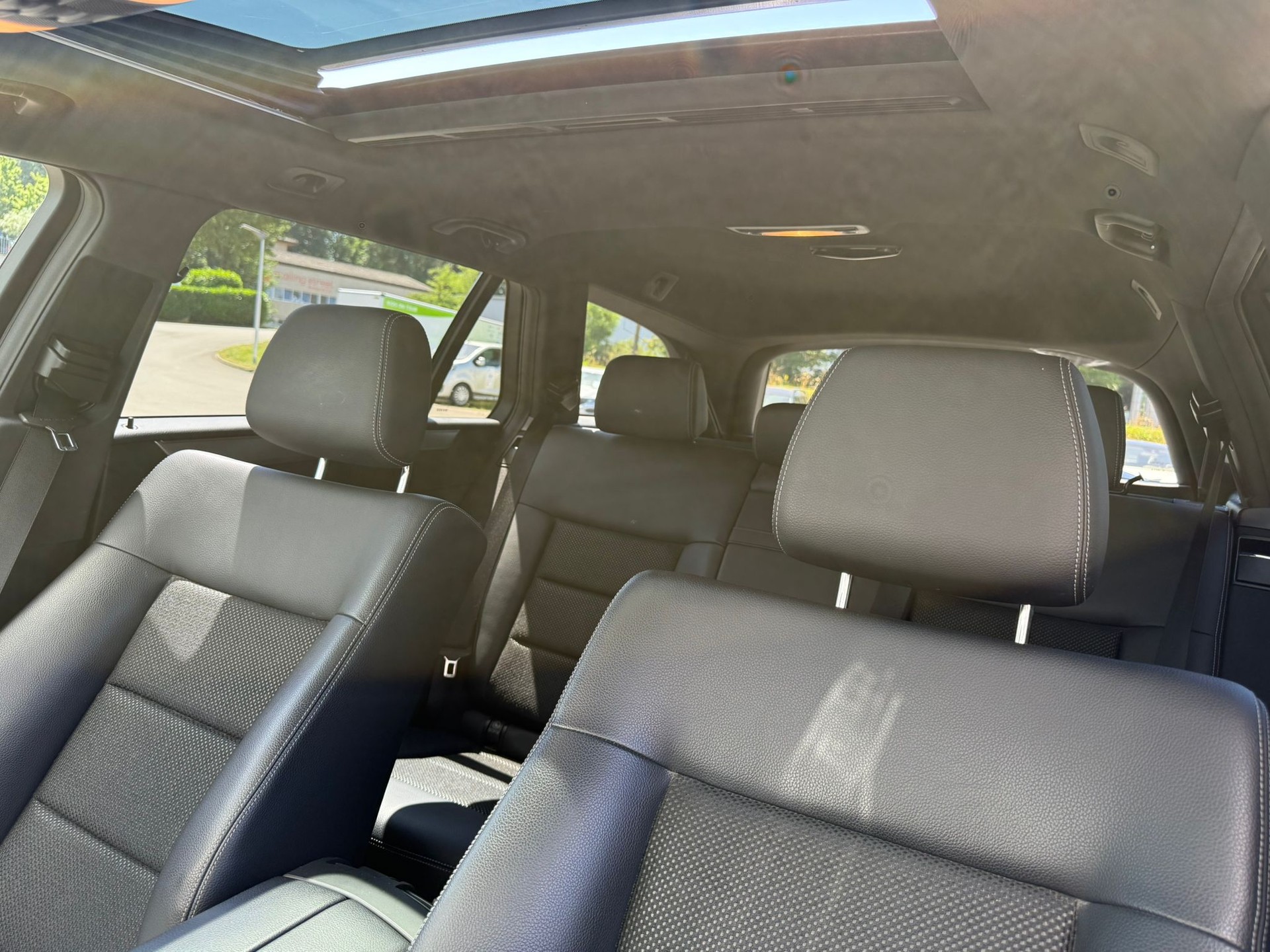 MERCEDES-BENZ E 250 CDI Avantgarde 4Matic 7G-Tronic-image-13