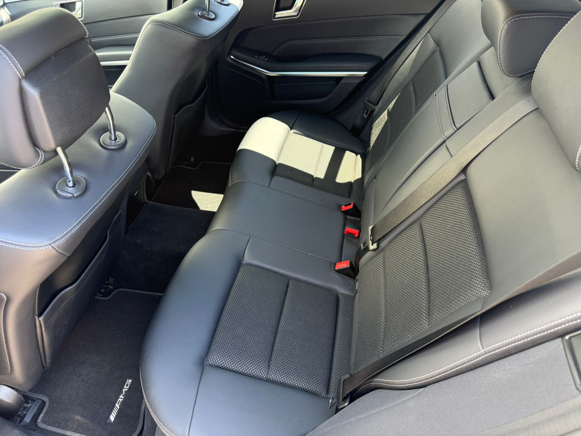 MERCEDES-BENZ E 250 CDI Avantgarde 4Matic 7G-Tronic-image-12
