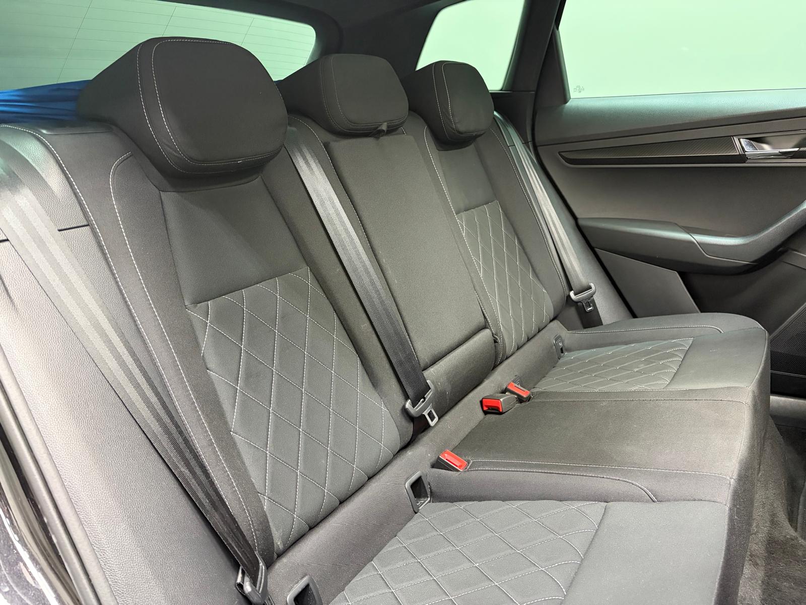 SKODA Karoq 2.0 TSI SportLine 4x4 DSG-image-11