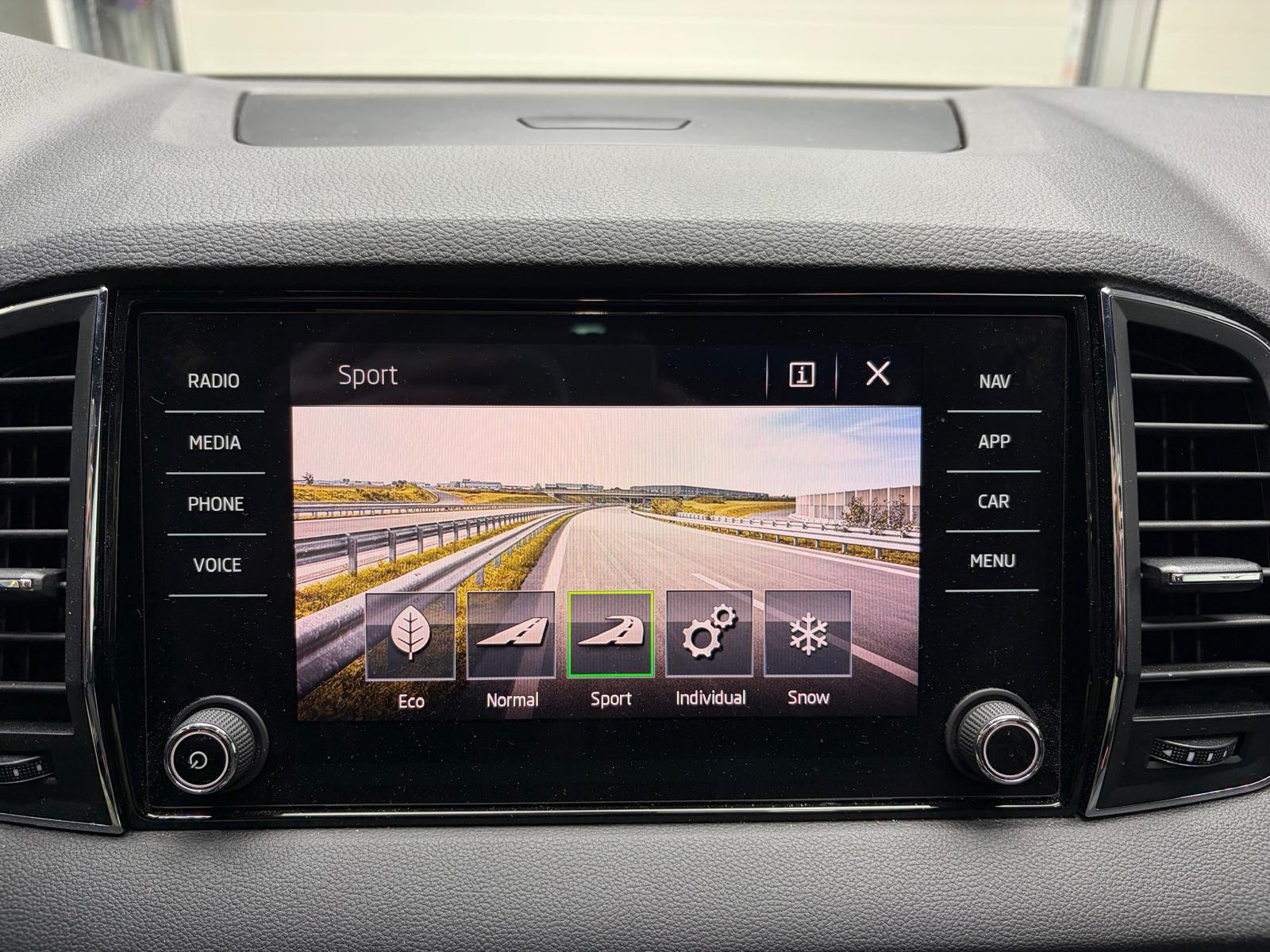 SKODA Karoq 2.0 TSI SportLine 4x4 DSG-image-19
