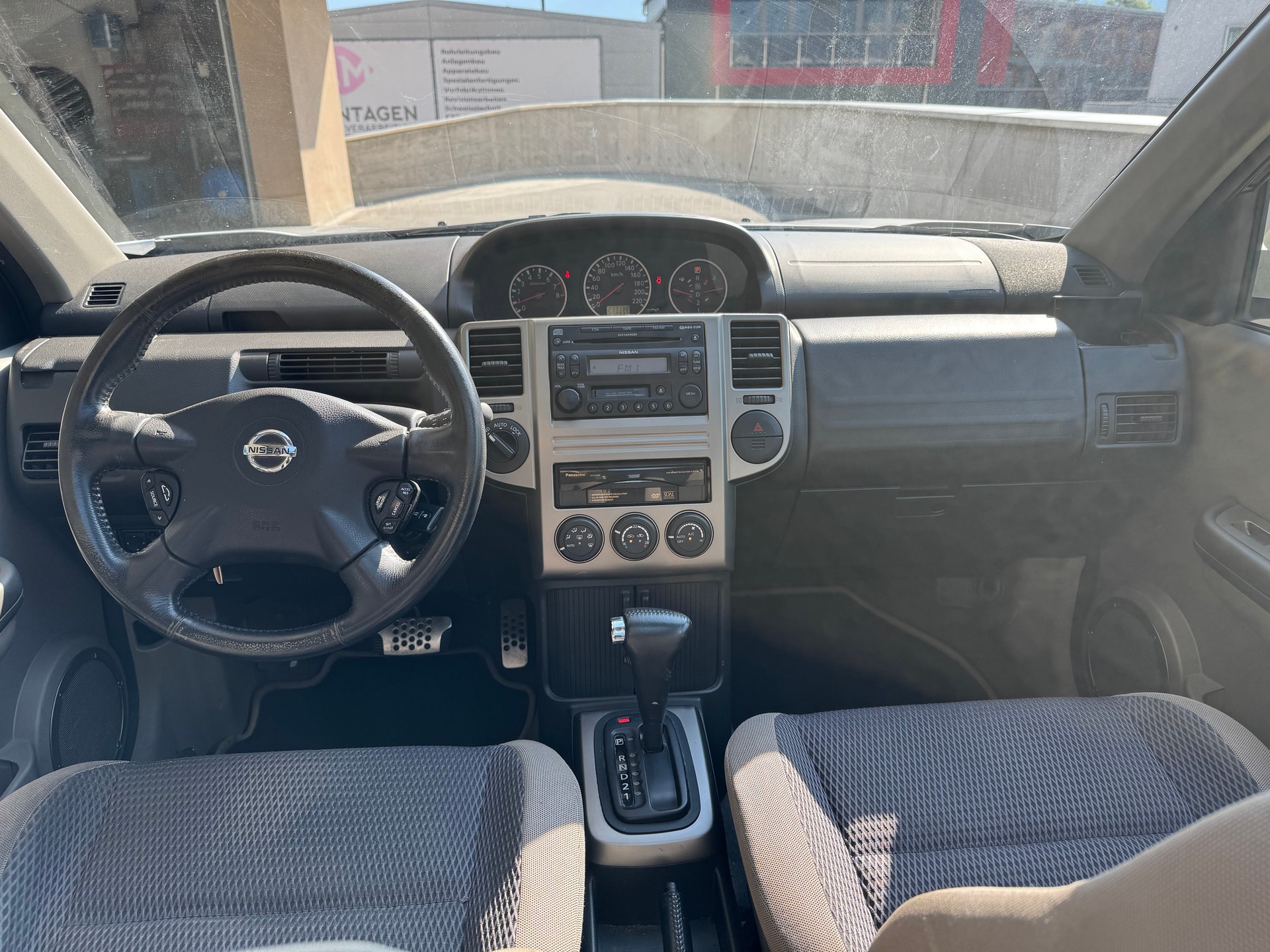 NISSAN X-Trail 2.5 16V Columbia Pack premium 4WD-image-9