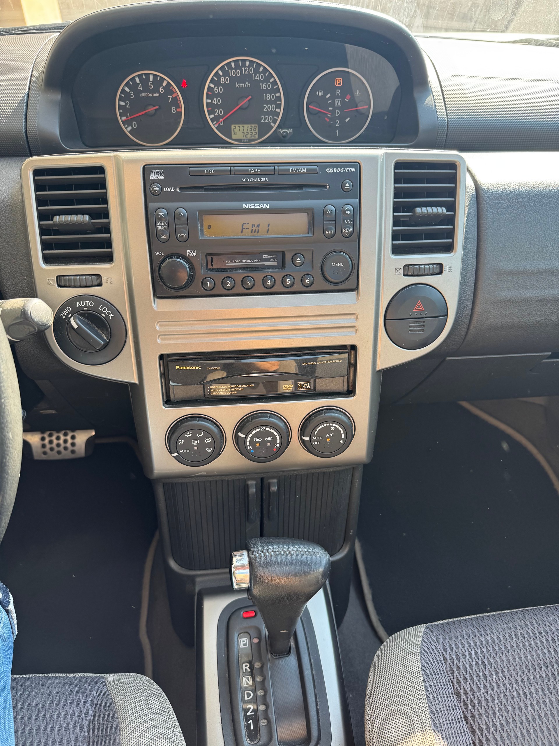 NISSAN X-Trail 2.5 16V Columbia Pack premium 4WD-image-10