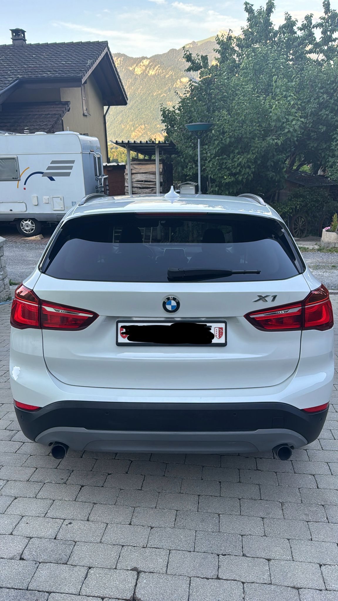 BMW 20i xDrive-image-1