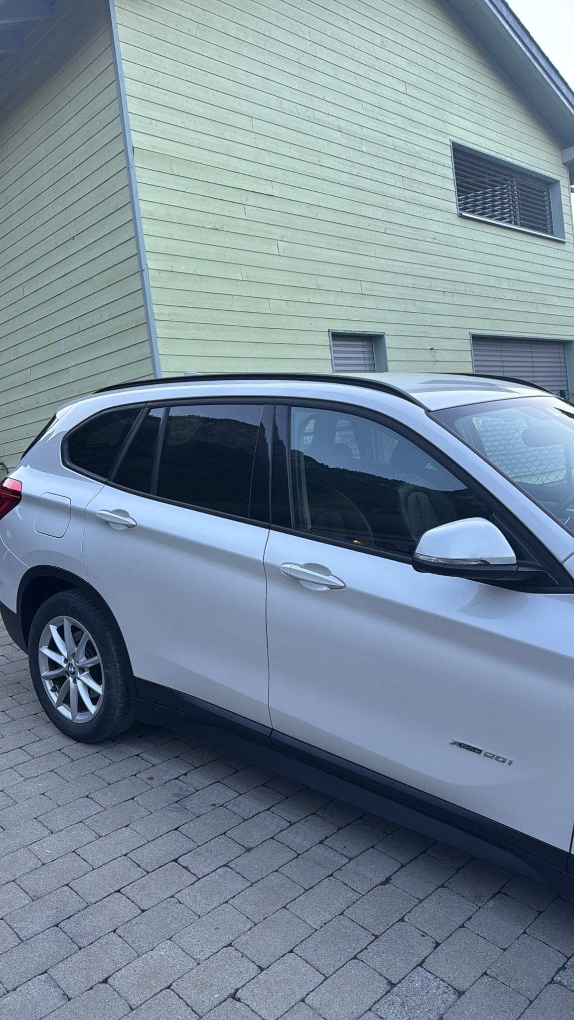BMW 20i xDrive-image-5