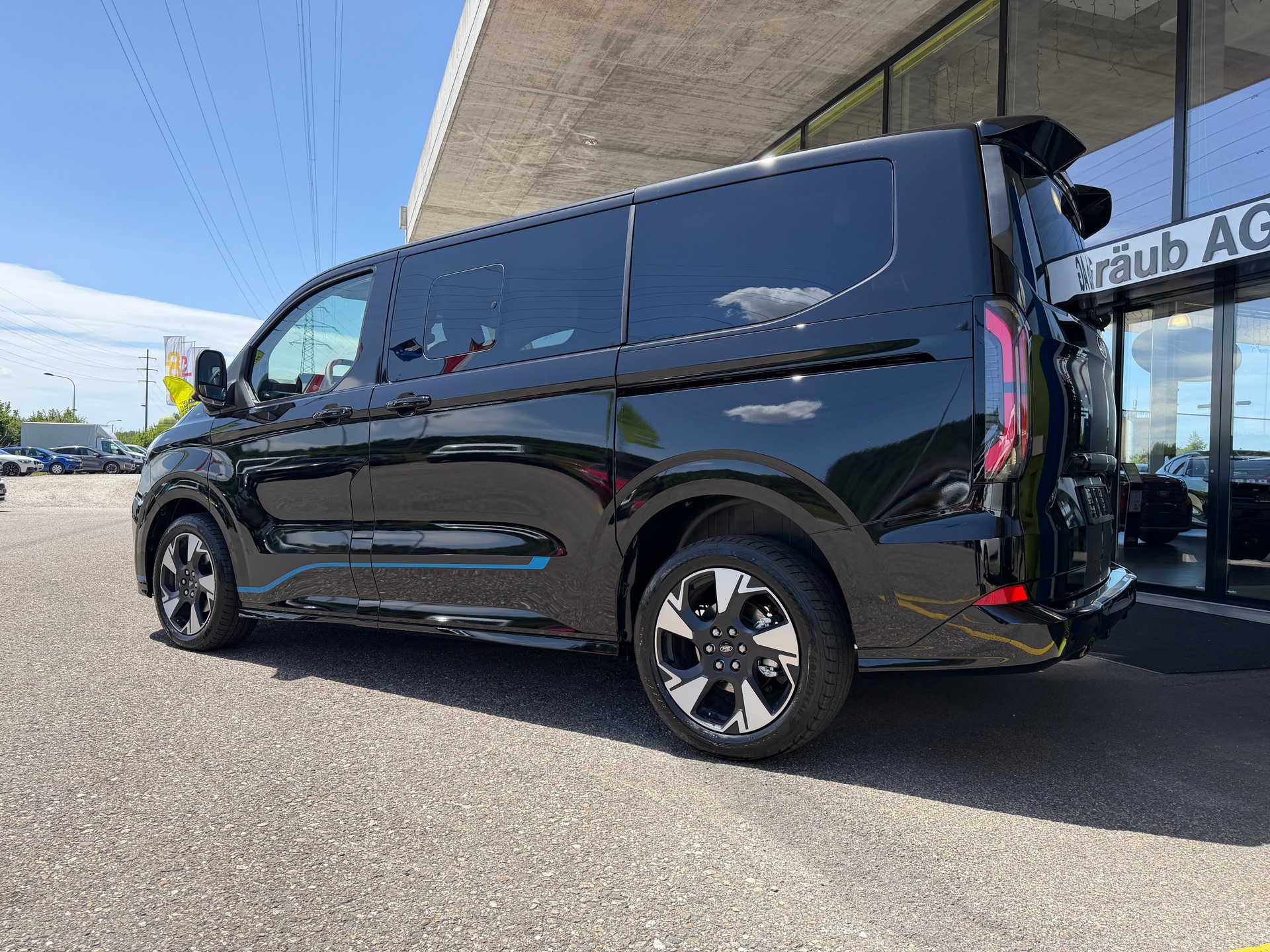 FORD Tourneo Bus 320 L1H1 Sport Automat 4x4-image-4