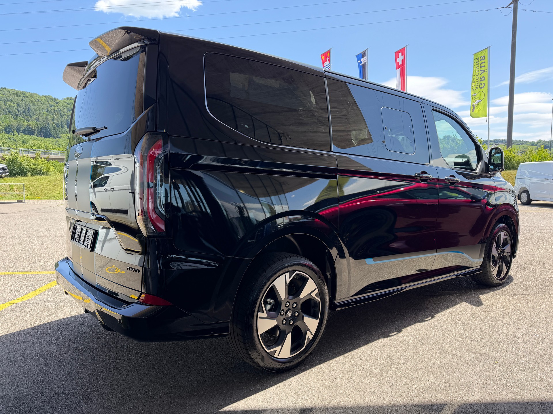 FORD Tourneo Bus 320 L1H1 Sport Automat 4x4-image-6