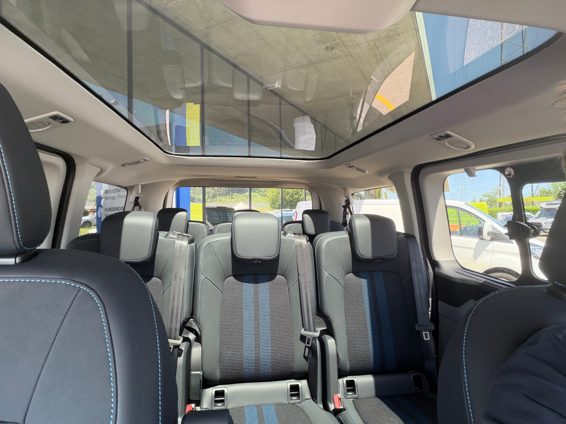 FORD Tourneo Bus 320 L1H1 Sport Automat 4x4-image-13