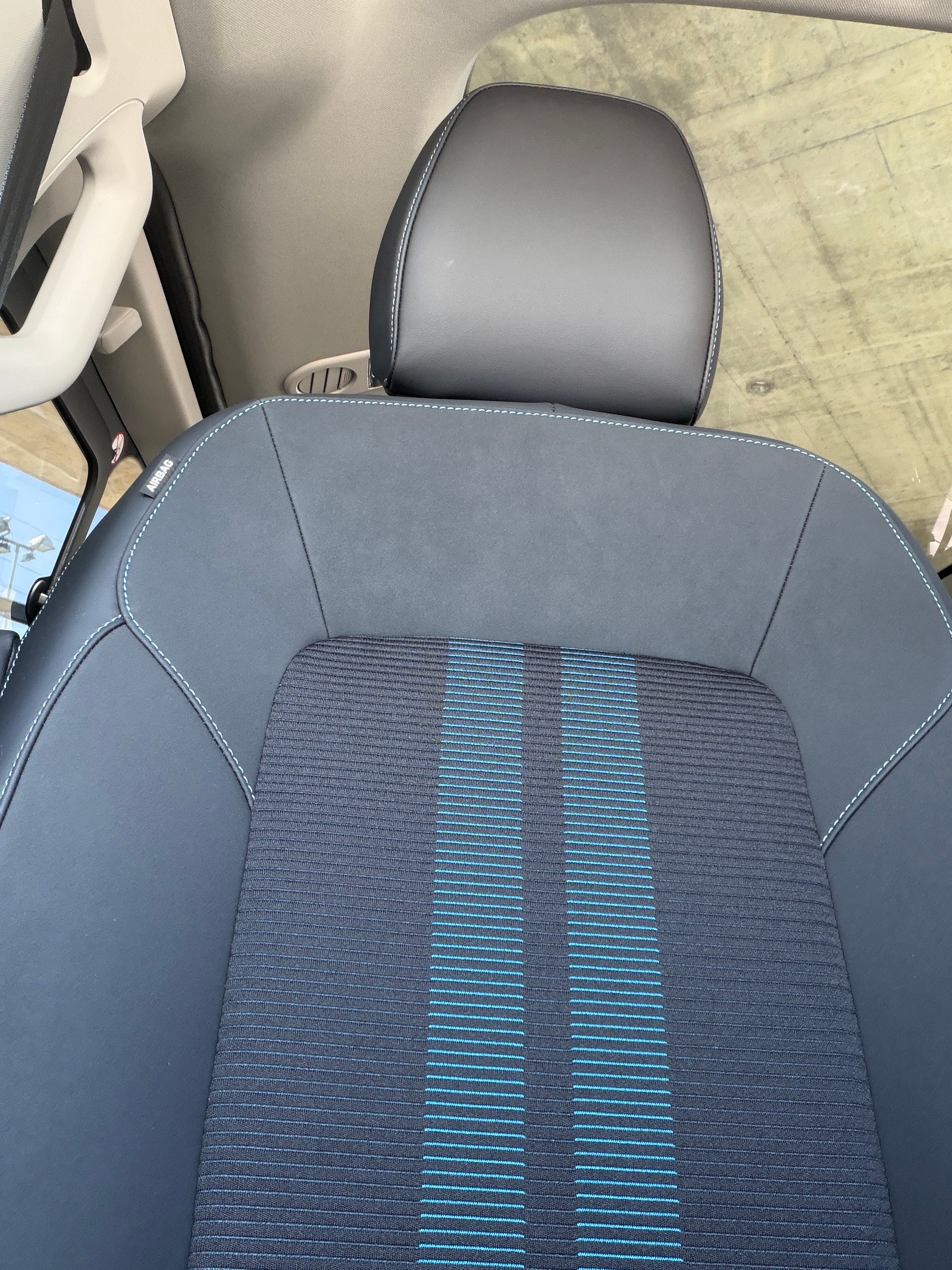FORD Tourneo Bus 320 L1H1 Sport Automat 4x4-image-11