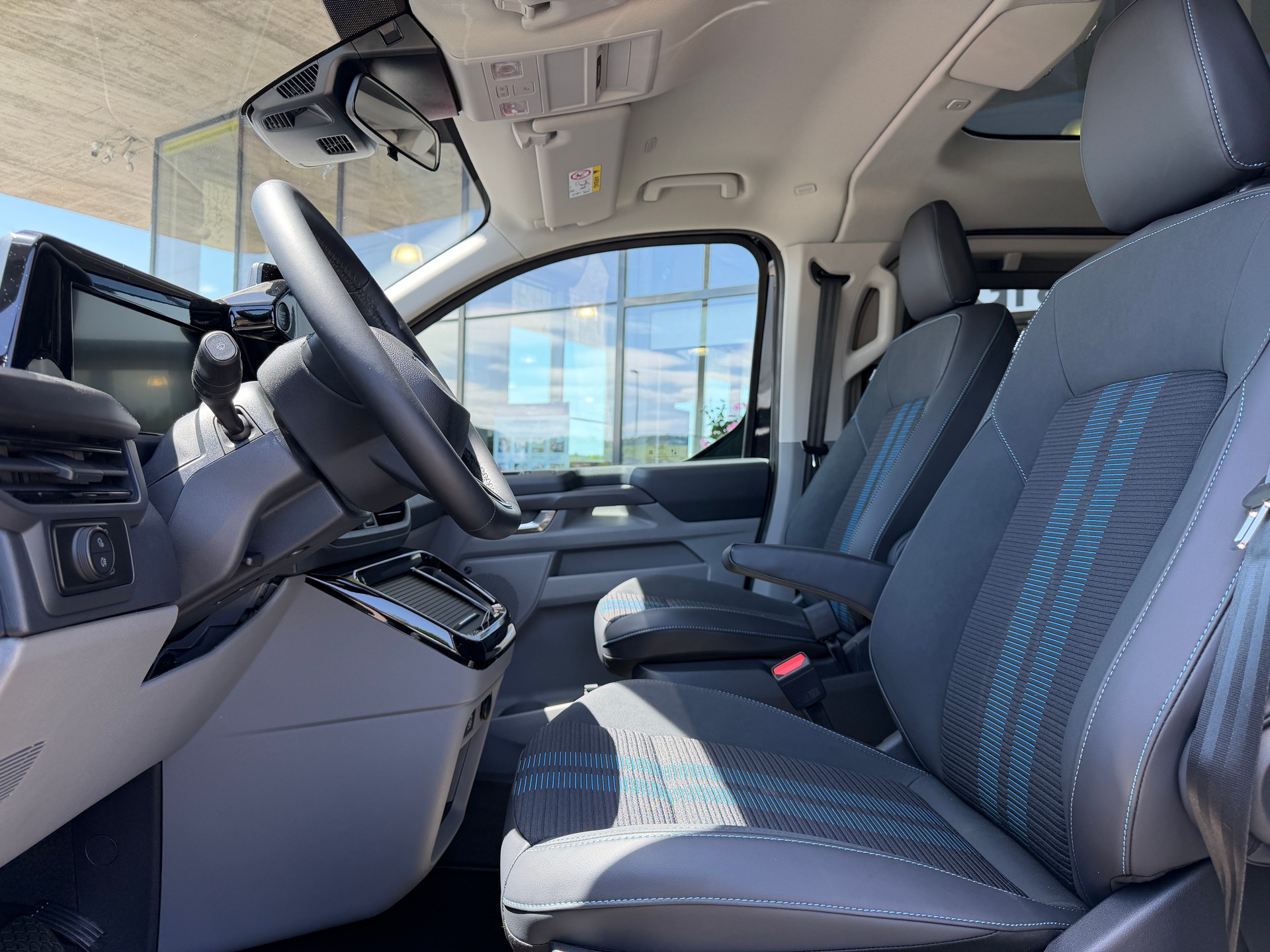 FORD Tourneo Bus 320 L1H1 Sport Automat 4x4-image-10