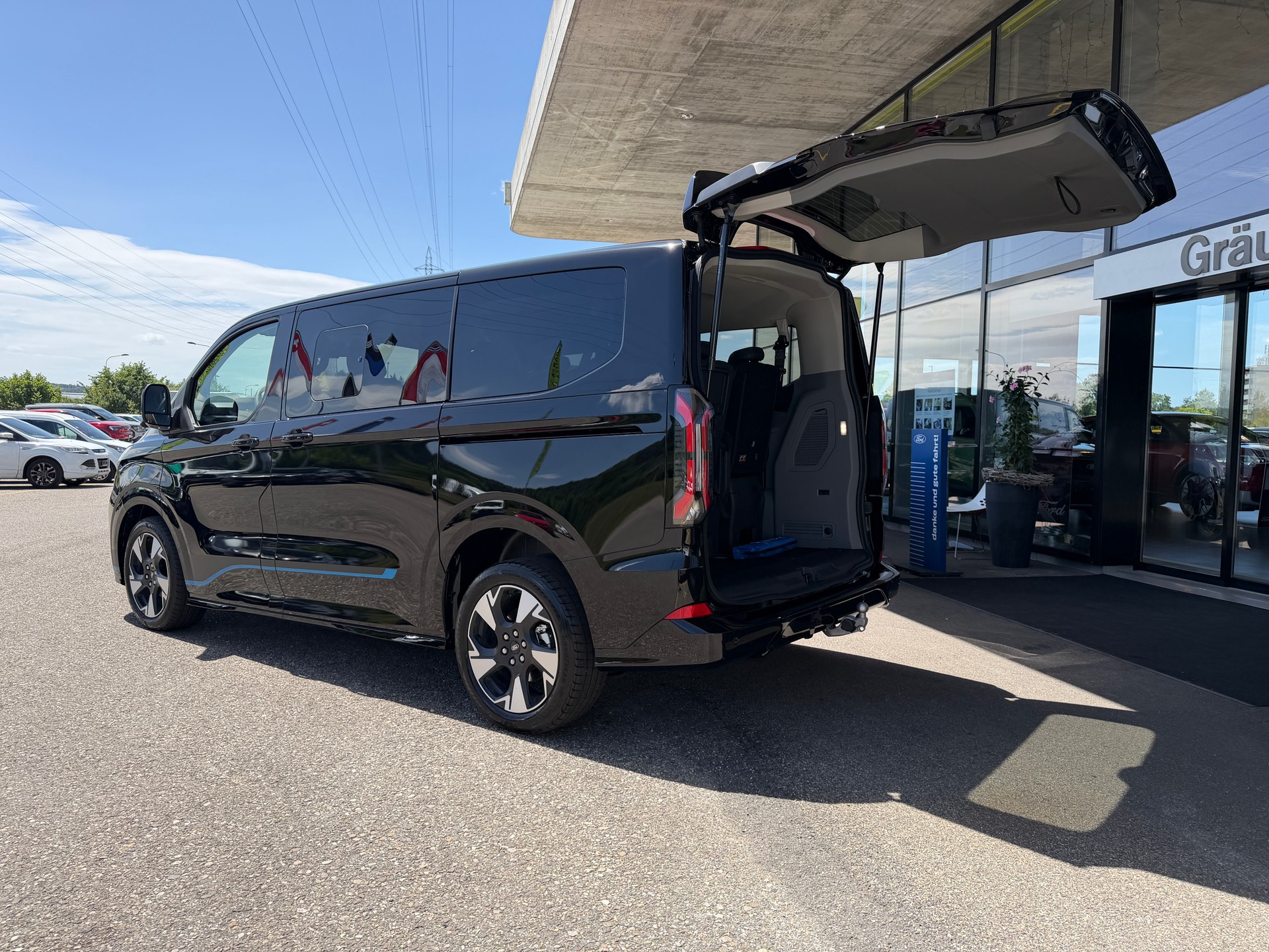 FORD Tourneo Bus 320 L1H1 Sport Automat 4x4-image-8