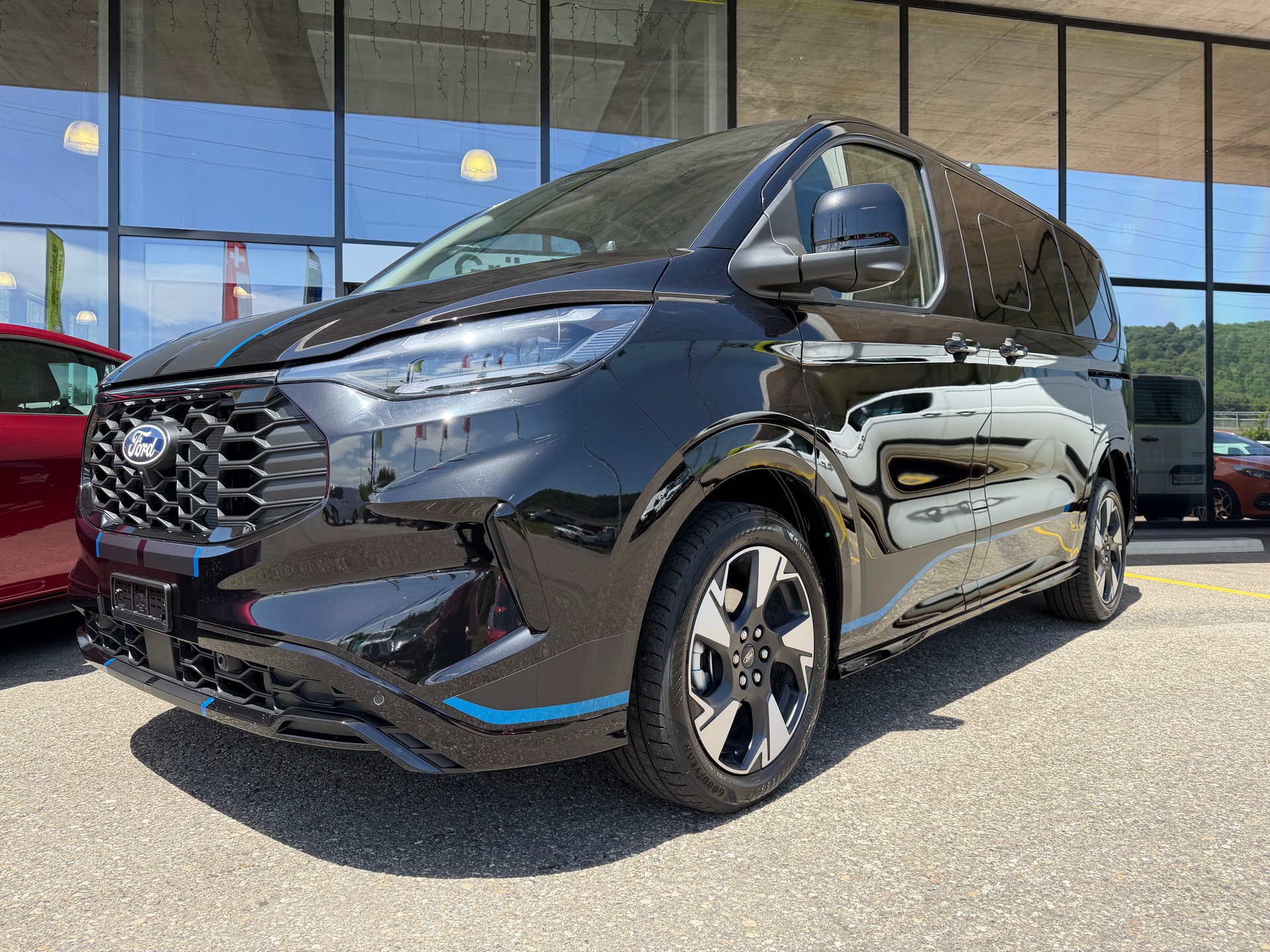 FORD Tourneo Bus 320 L1H1 Sport Automat 4x4-image-0